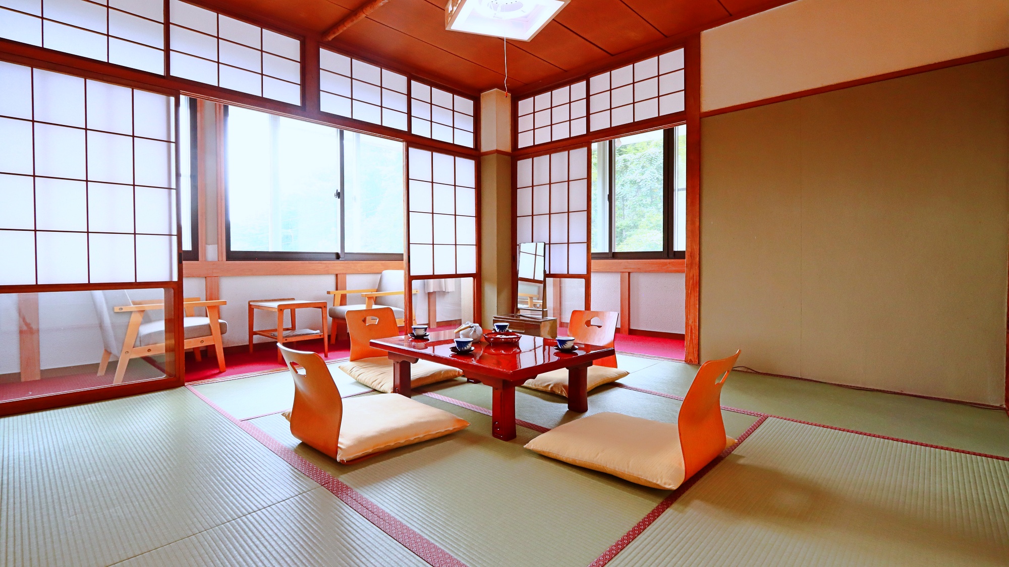 【旧館和室8畳】昔ながらのお部屋とリフォームしたお部屋があります（1～3名様）