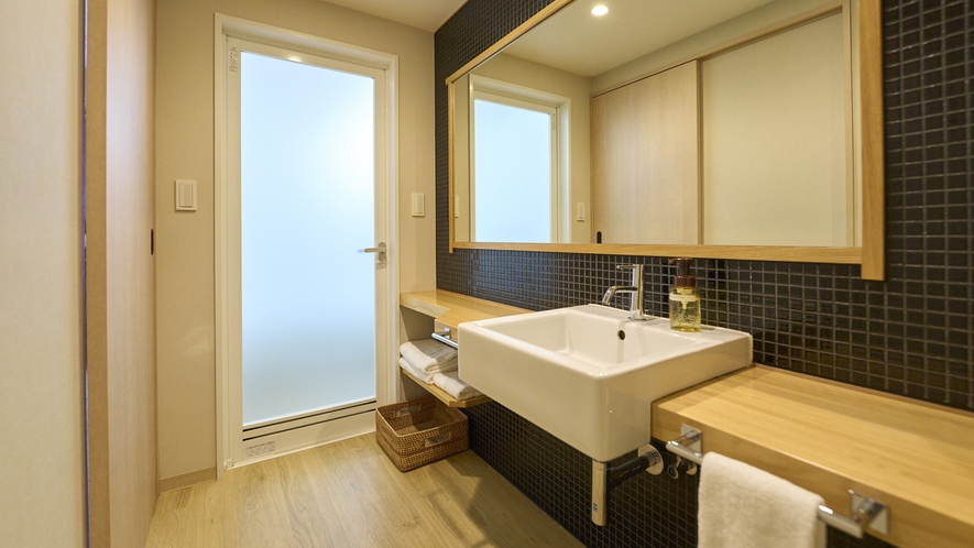 ■和洋室バスルーム｜洗い場付きのセパレートタイプのバスルームとなります