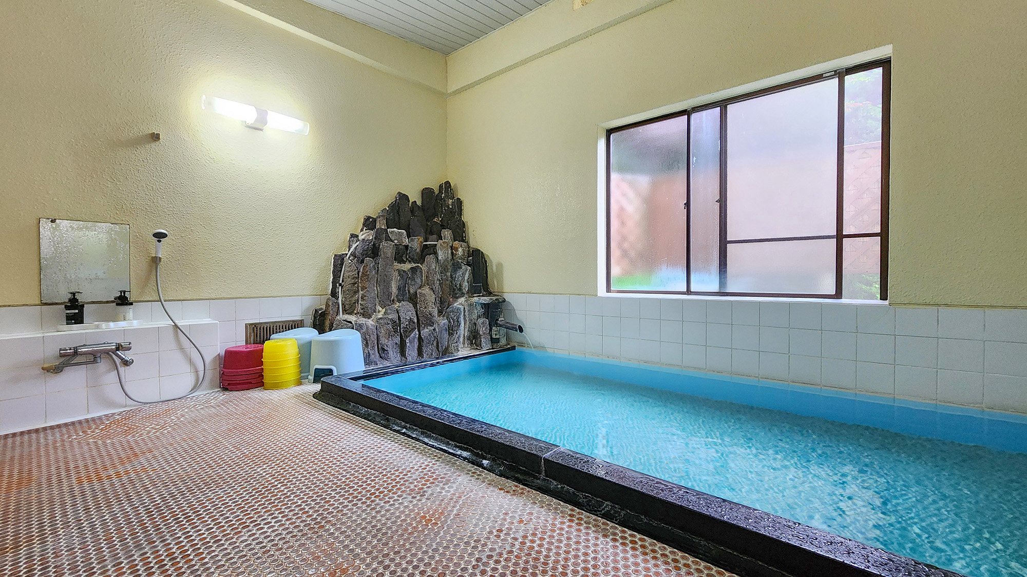 #内湯　旅の疲れも癒す,効能豊かな温泉です　