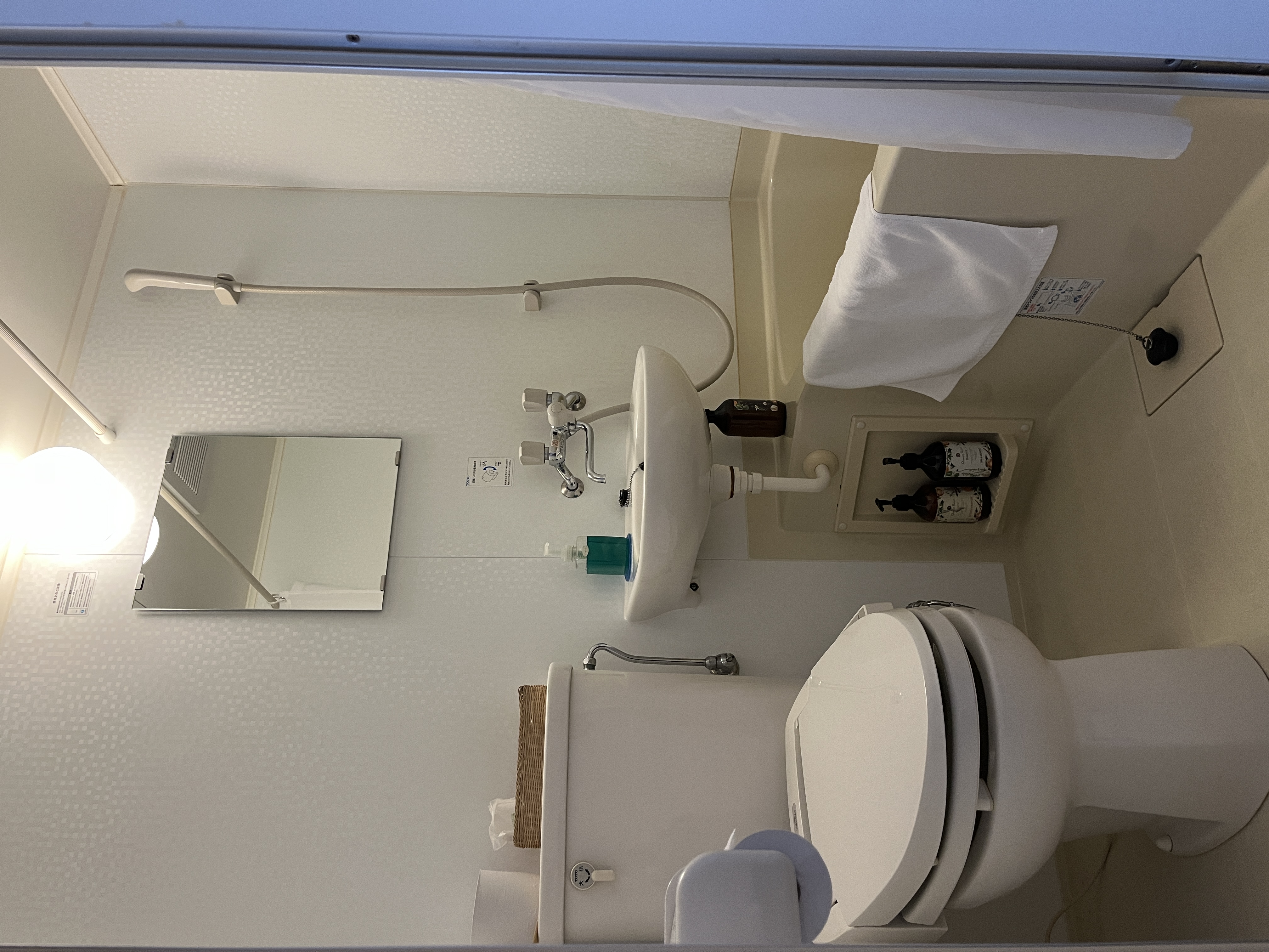 シングル喫煙ルームのユニットバス