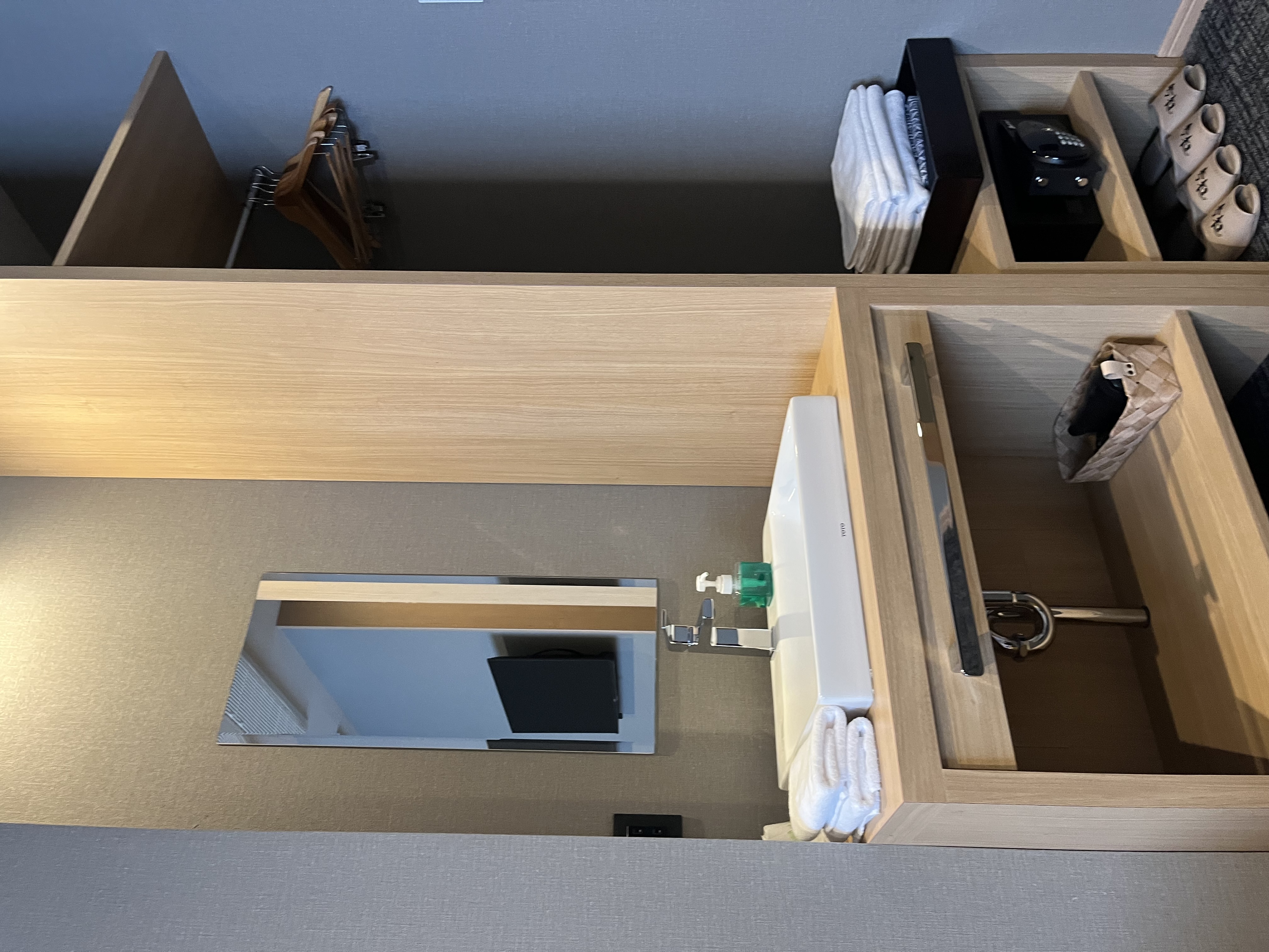 Wルームの洗面所