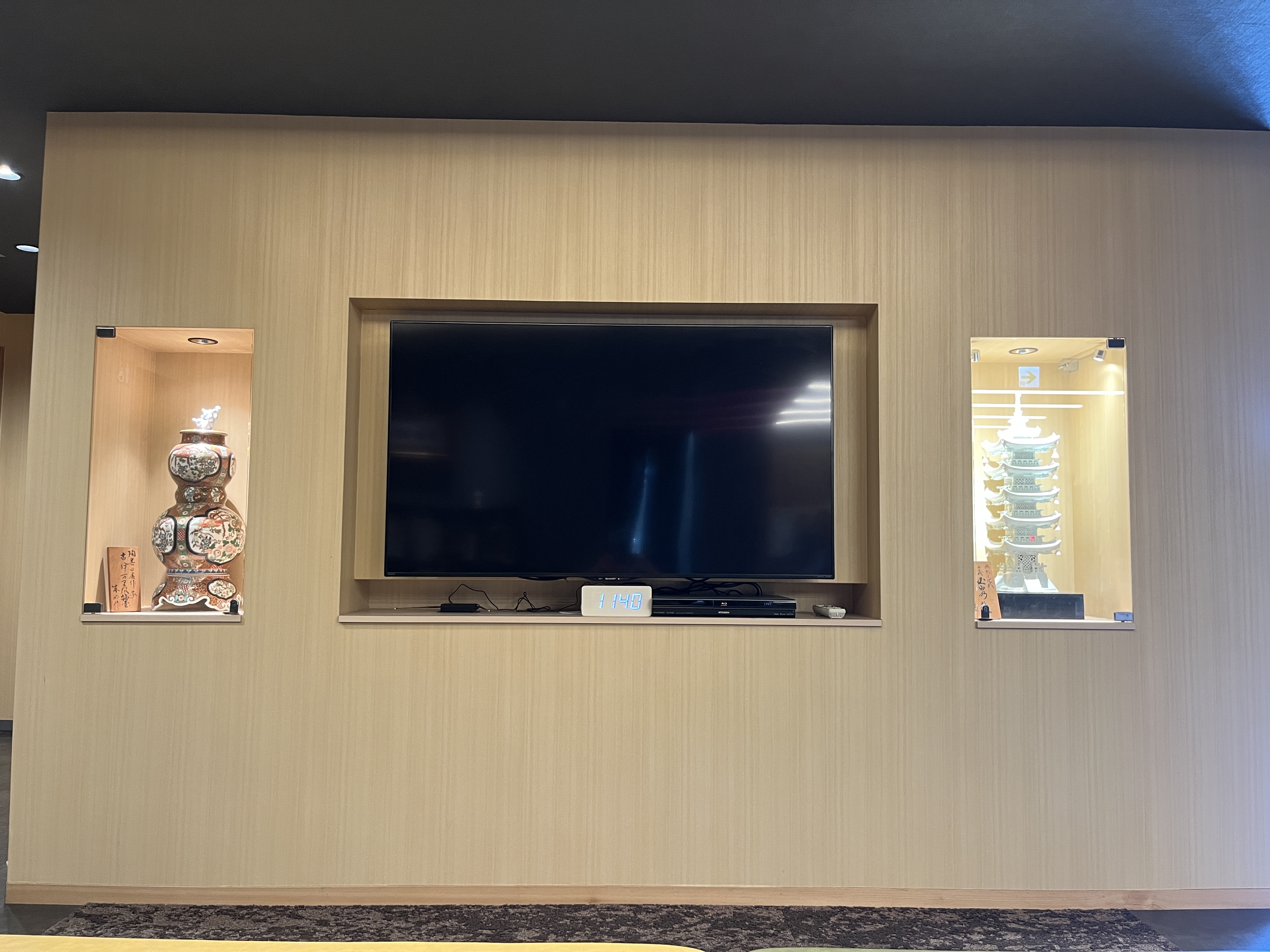 フロントロビーにあるTV