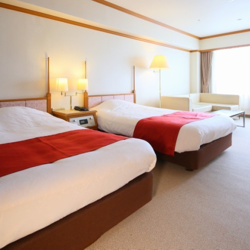 Japanese and Western rooms are recommended for families and groups. There is a Japanese-style room next to the Western-style room.