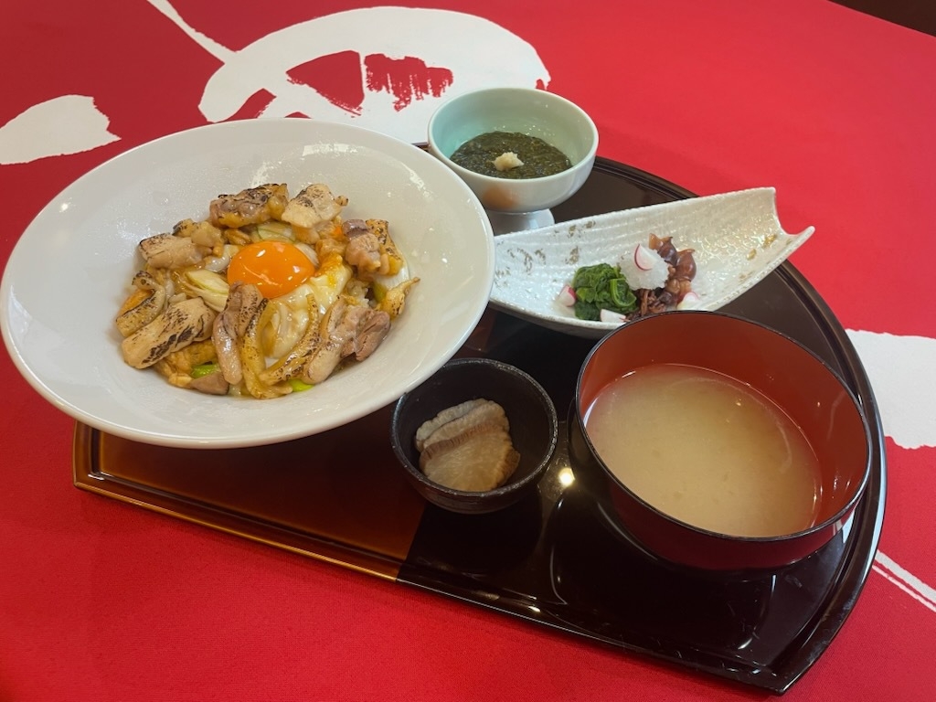 【朝夕2食付き】ホテル1階レストラン和食神楽特製「比内地鶏の親子丼」を味わうプラン