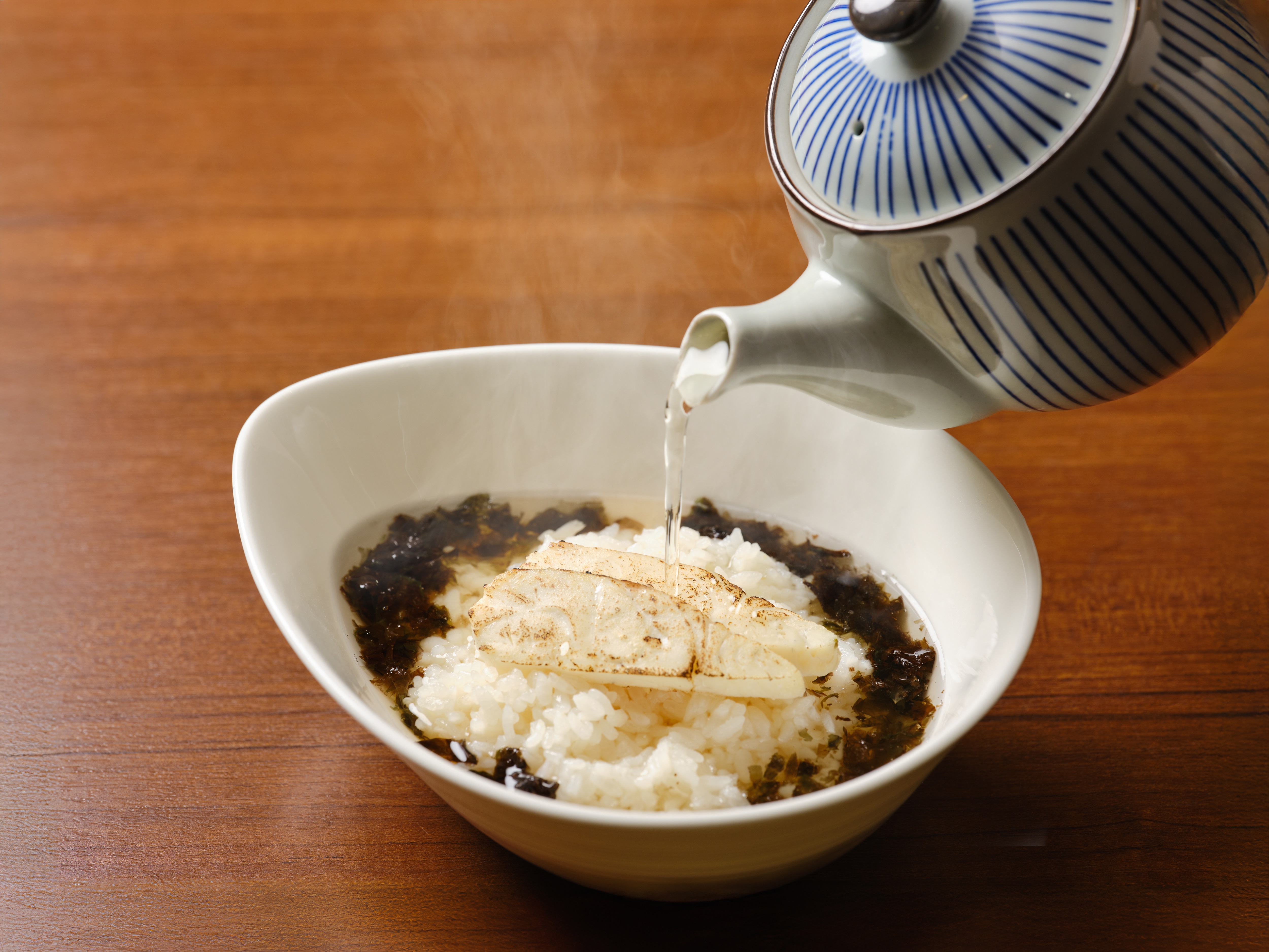 【朝食バイキング一例】料理長おすすめの「しょっつる鯛茶漬け」