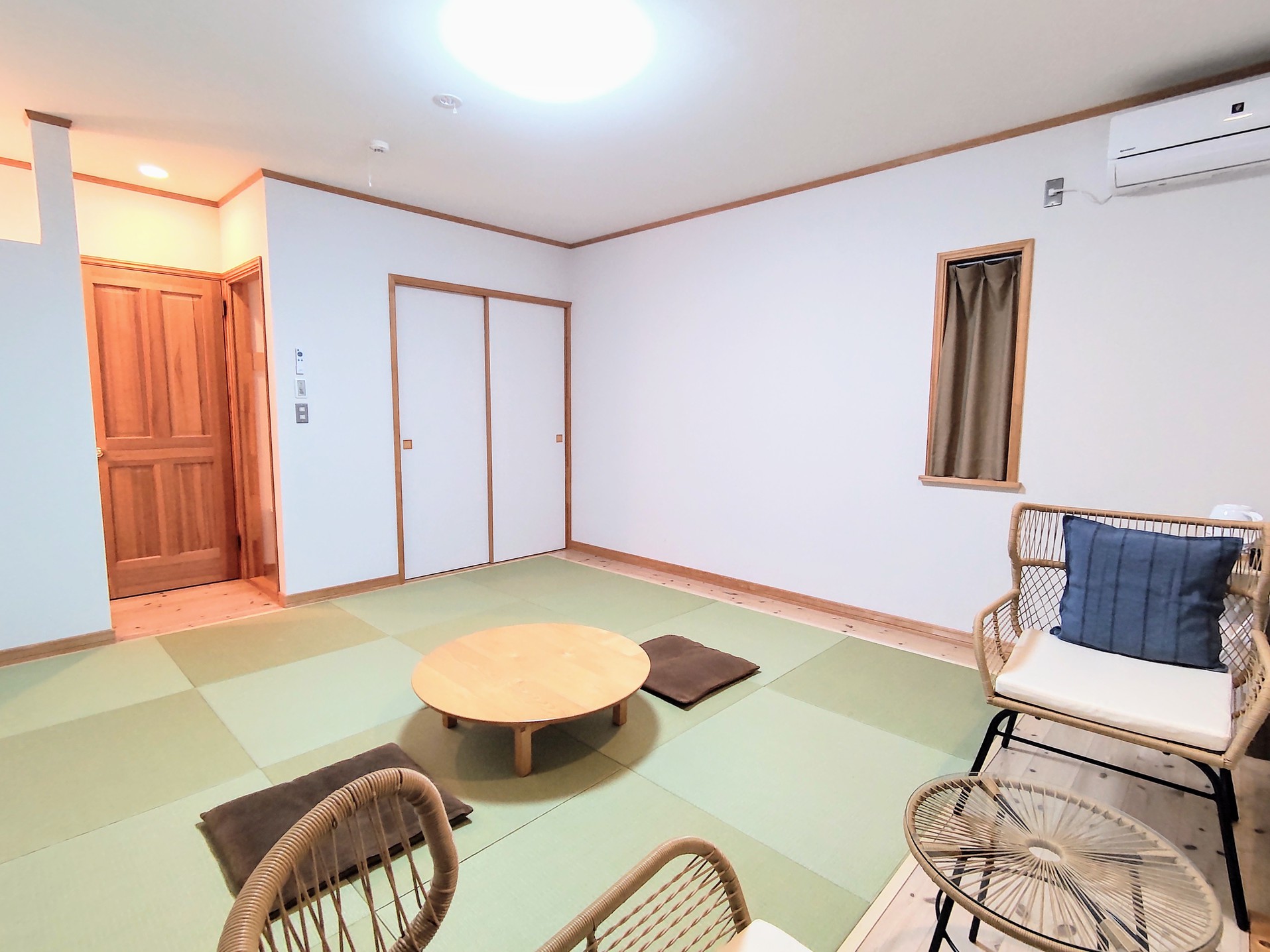 広めの和室は琉球畳　全客室１階フロア 　目の前に広大な庭 　満天の星空