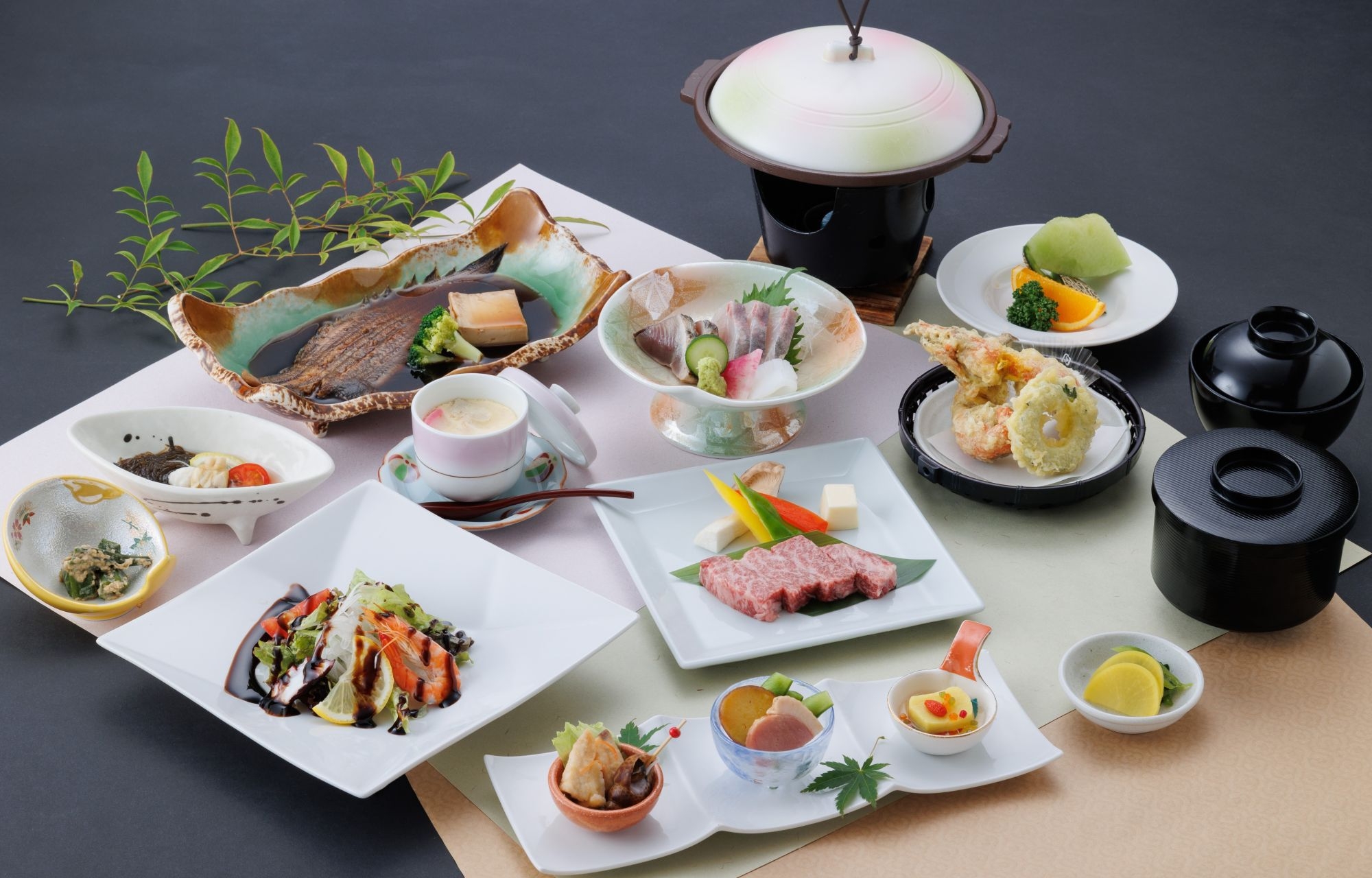 ☆季節の会席プラン☆満腹料理と天然温泉でごゆっくり♪