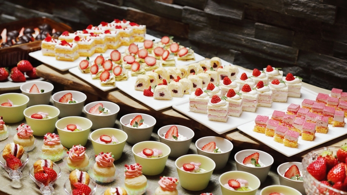【春爛漫・いちごフェア】旬のいちごスイーツ満喫♪ いちごお土産付 和洋食ブッフェ・バイキング