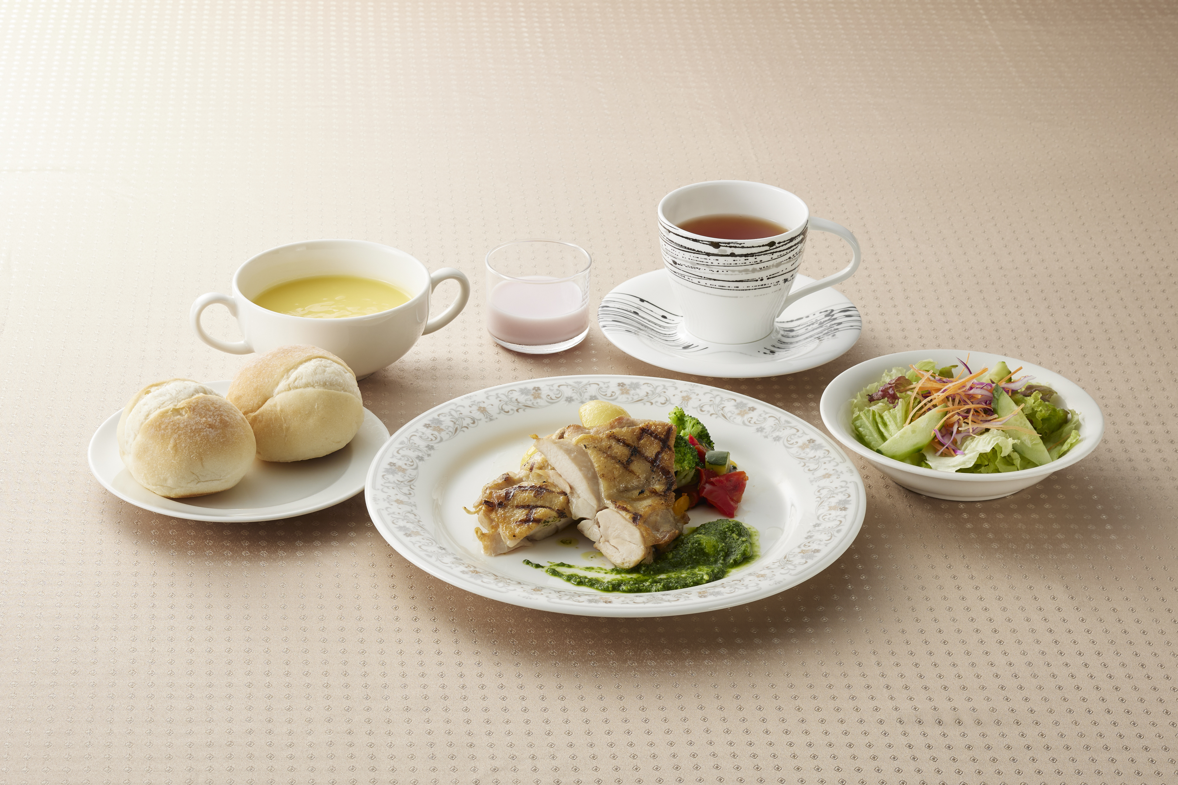 カフェ＆ダイニング「アゼリア」ランチメニュー一例