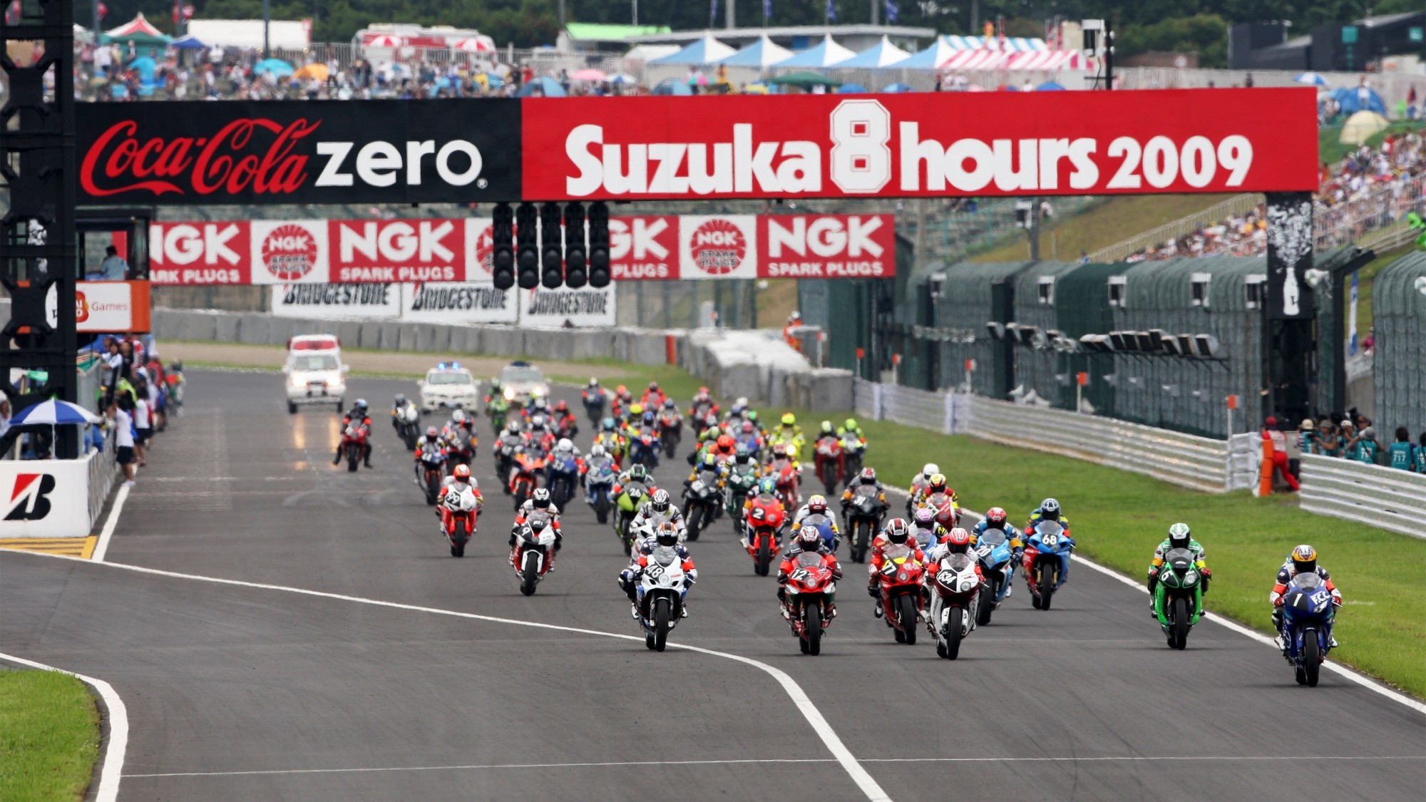 鈴鹿サーキット◆鈴鹿8耐（写真提供：三重県観光連盟様）