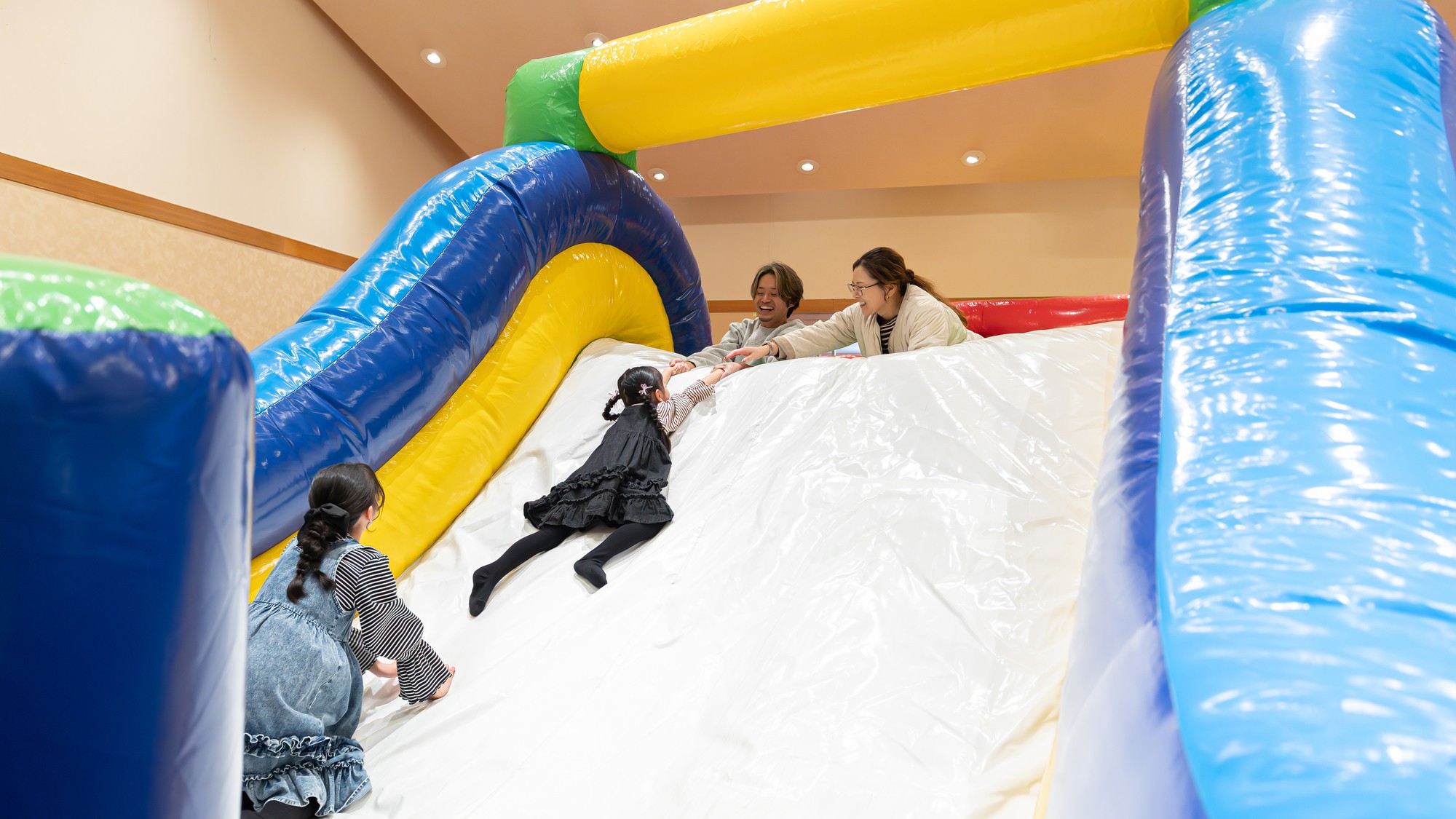 キッズパークでのびのび遊ぼう！