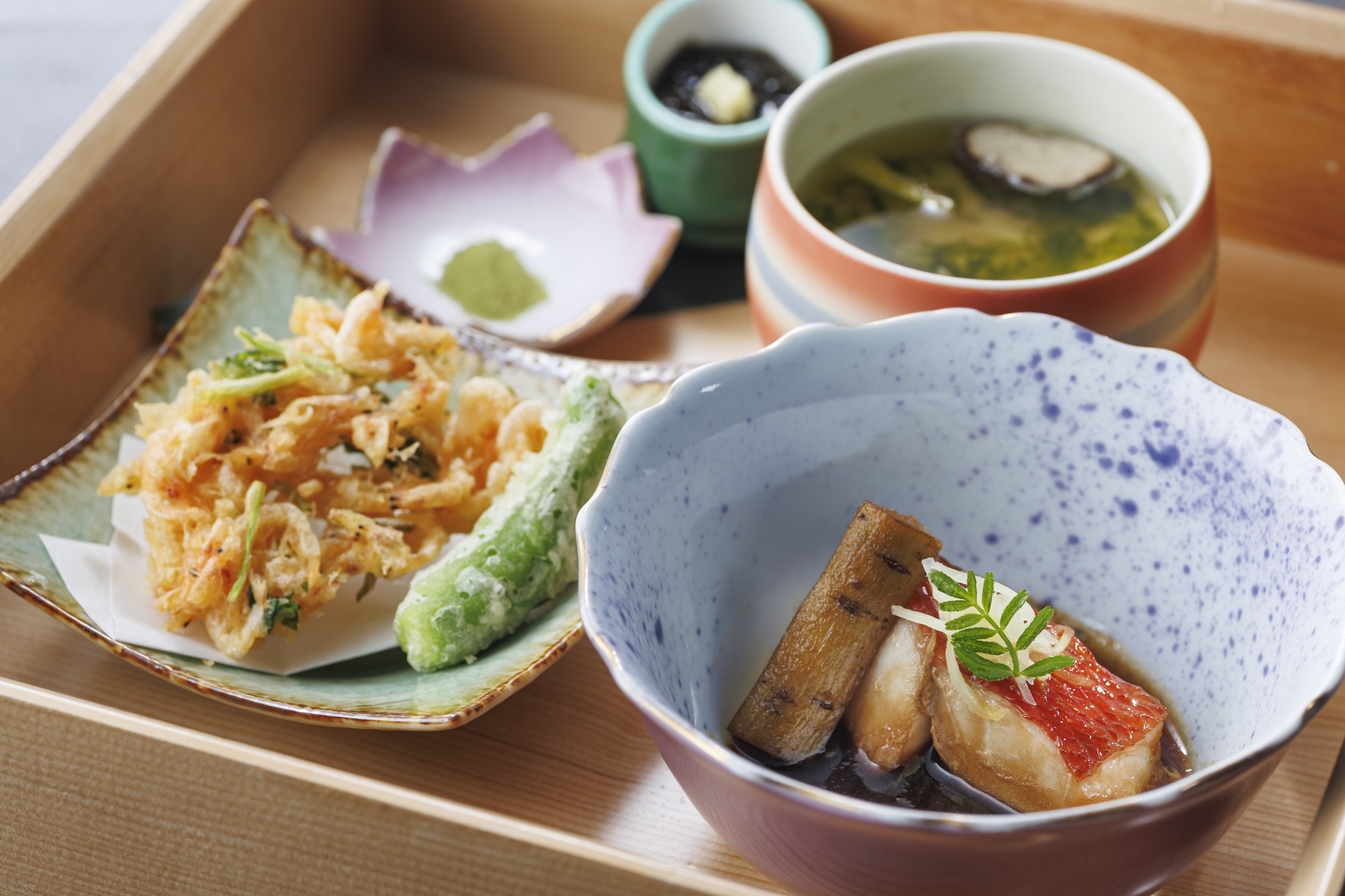 【ペット可】【スタンダード会席】伊豆の自慢する魚介をお造りや揚げ物で味わう