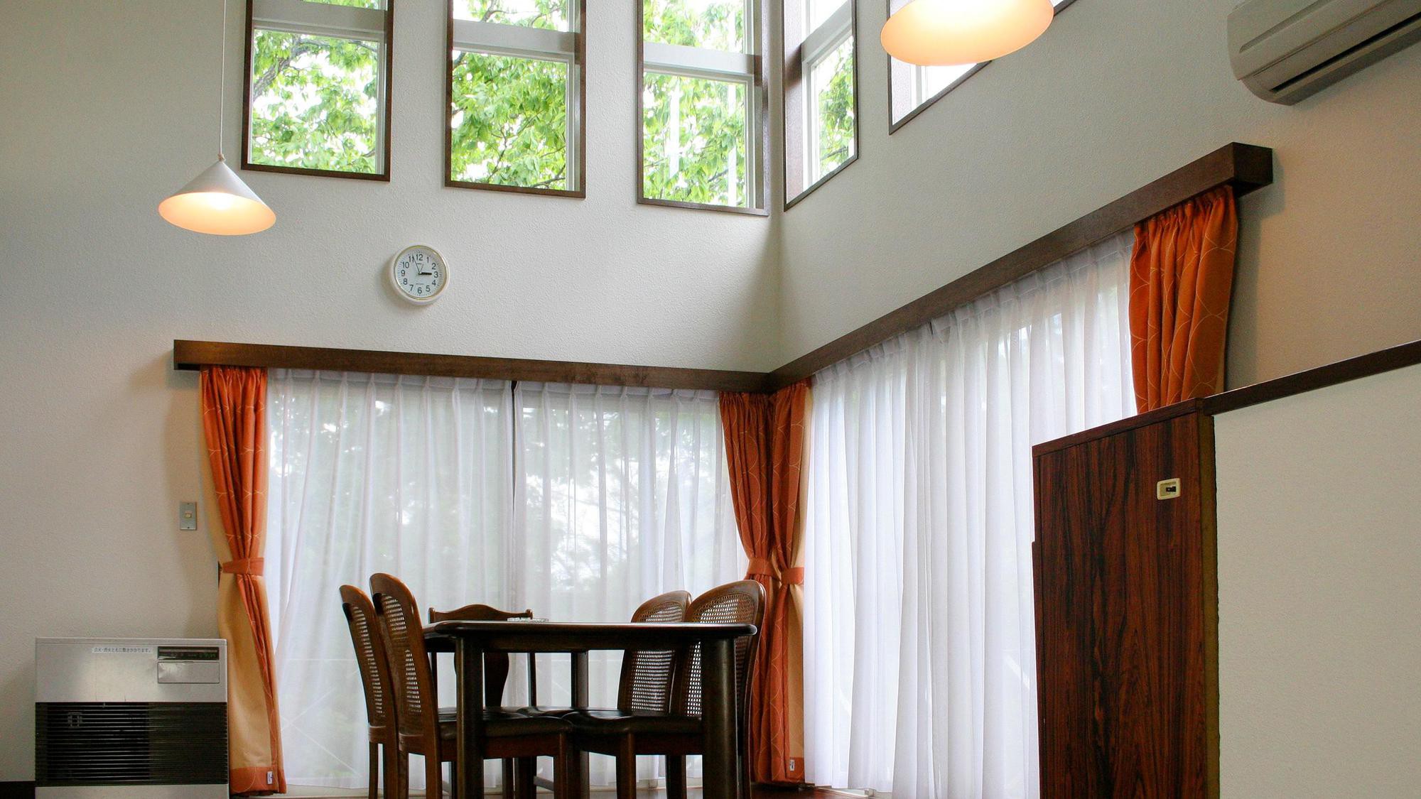 【天然温泉付】コテージ2DK～3LDK：リビング(一例)