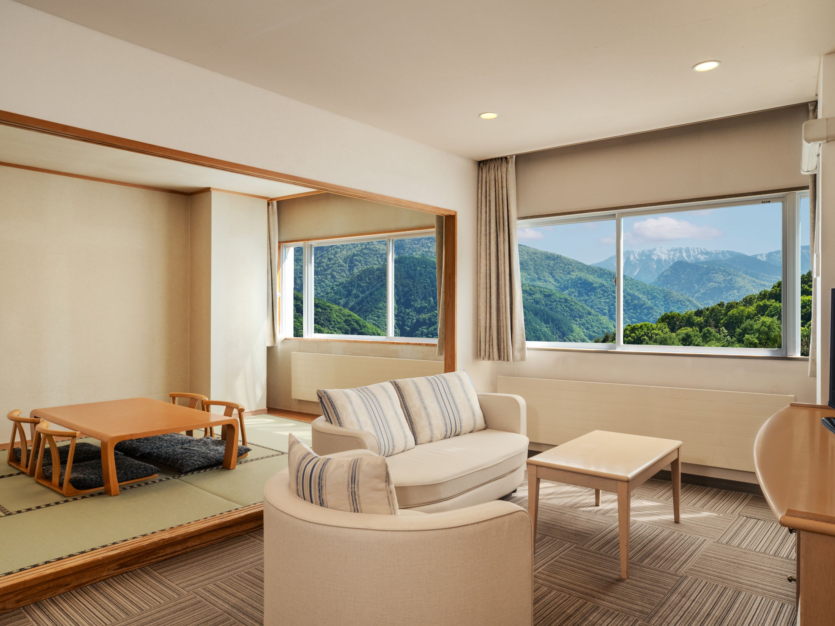 【スタンダード和洋室（キッチン付）】ご家族やグループでのご利用におすすめです。