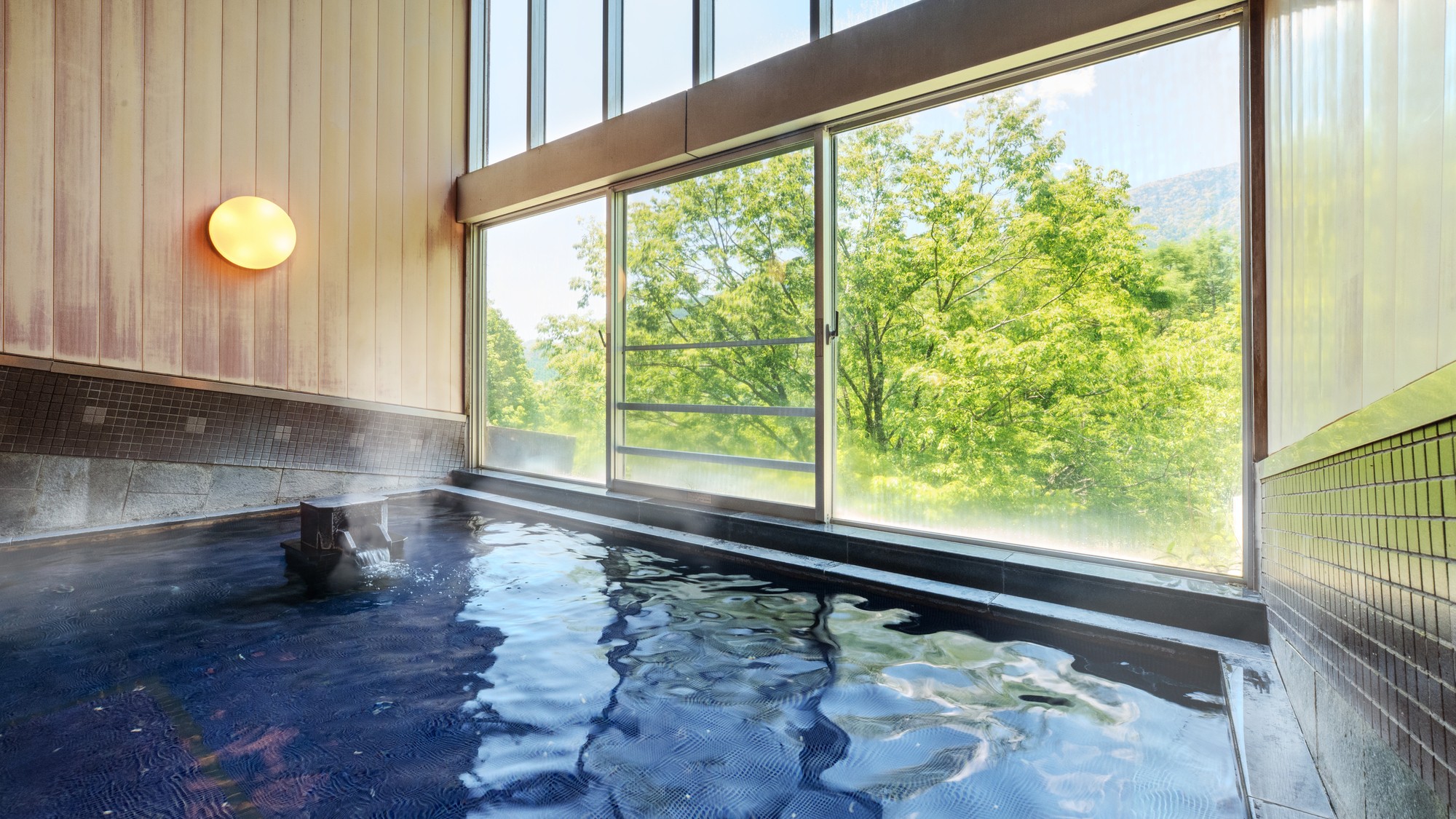 【ホテル棟大浴場】石づくりのお風呂