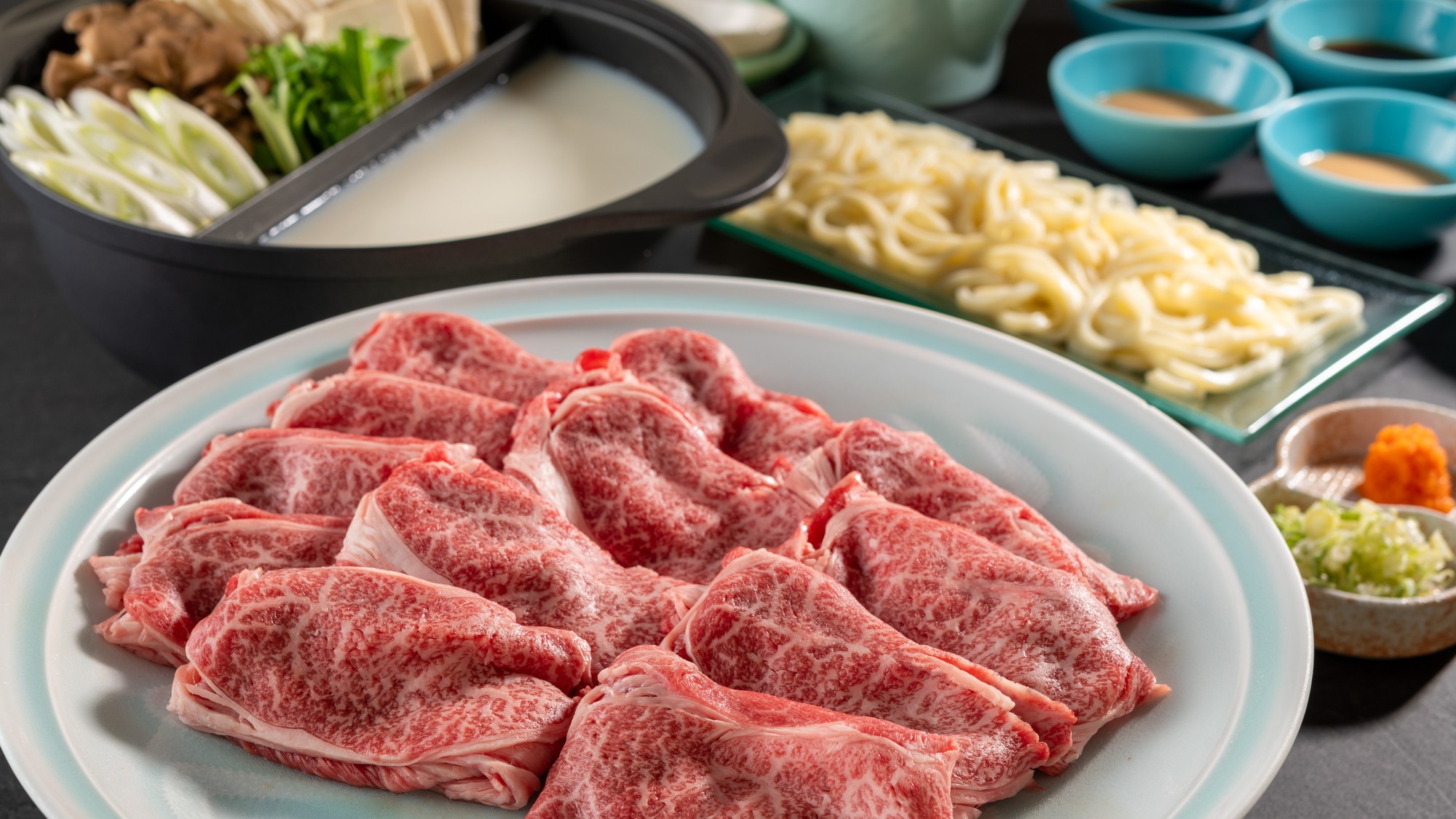 【国産牛のしゃぶしゃぶを２種の出汁で】