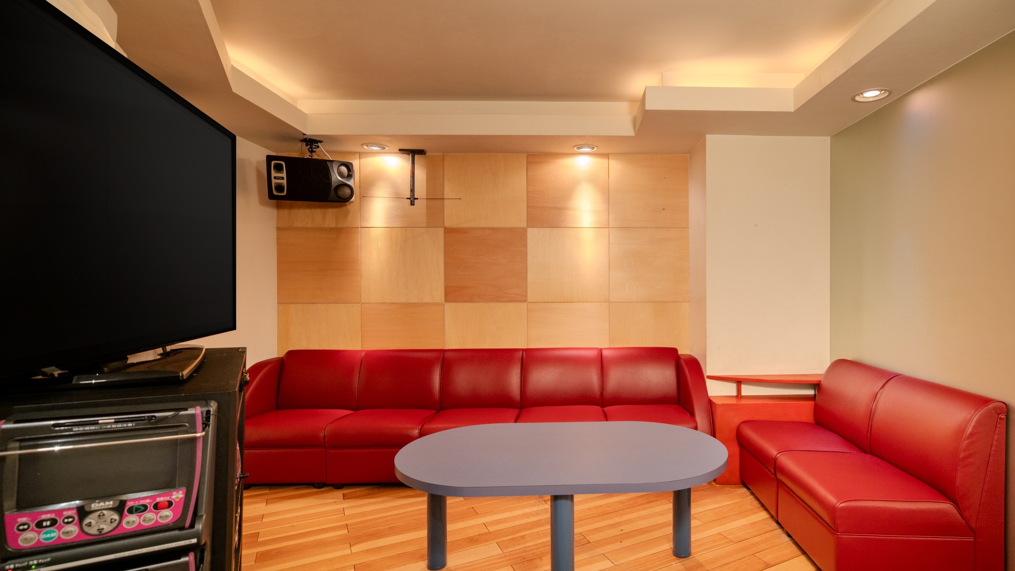 【カラオケルーム】＊ホテル棟にカラオケルームをご用意しております。