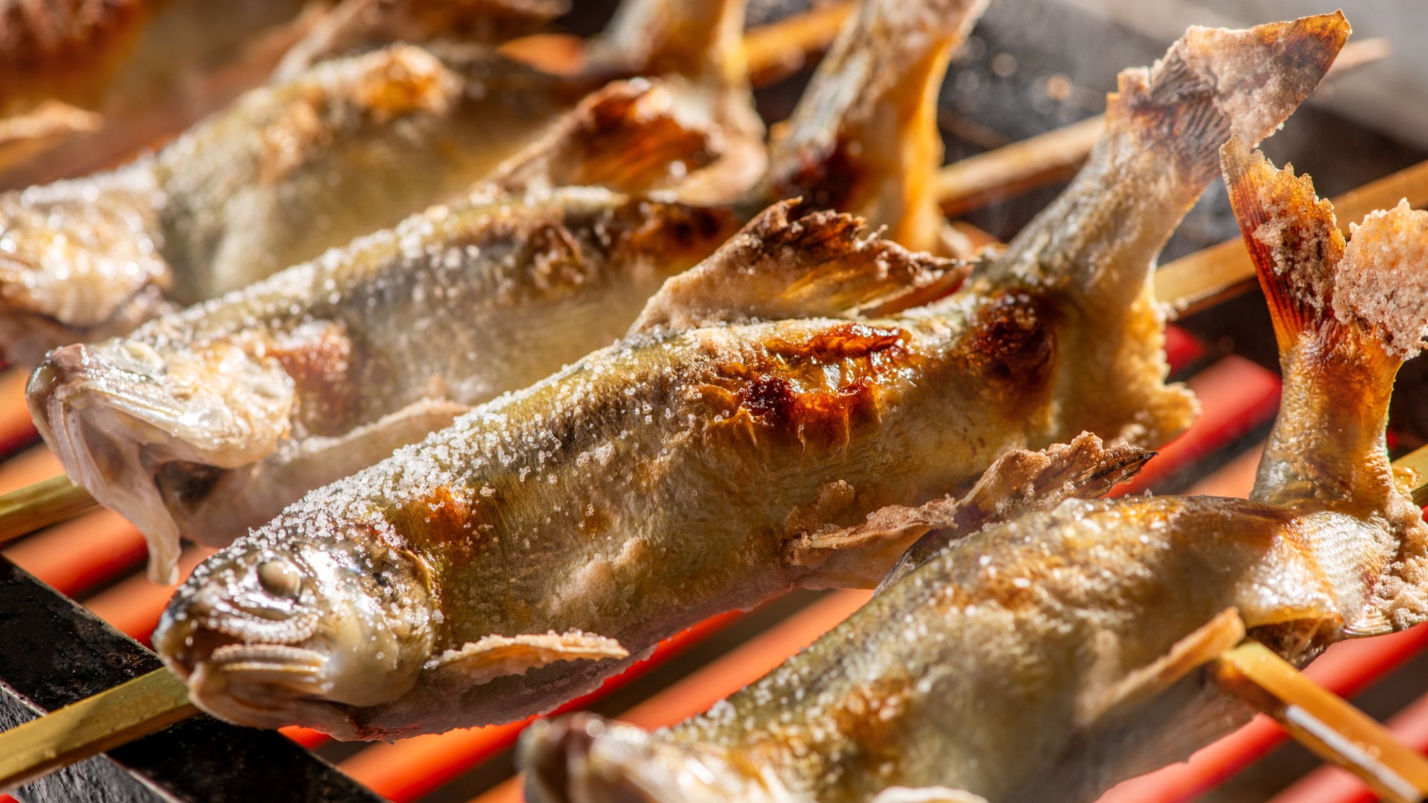 【ホテルビュッフェ】「川魚の串焼き」を囲炉裏焼き風に