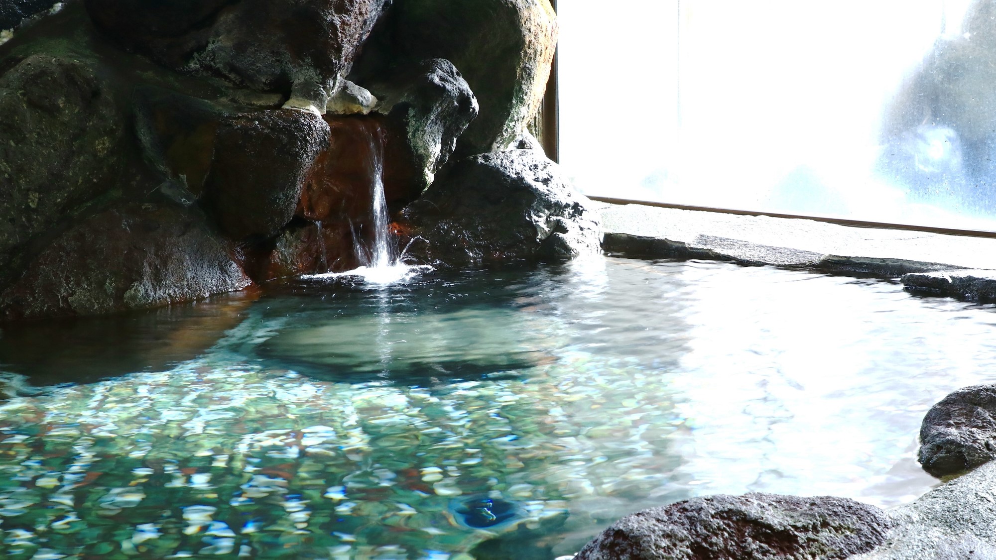 【男湯 内湯】岩風呂