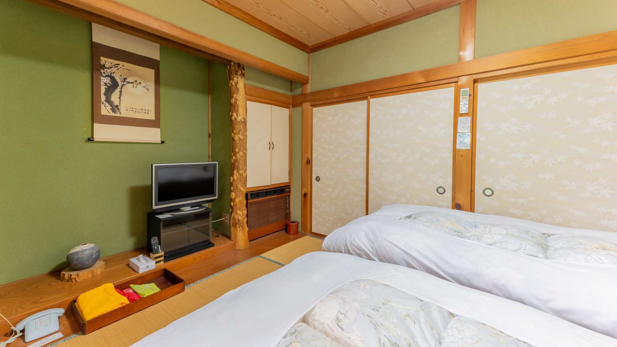 *【部屋一例（和室6畳）】広縁付の２ベッドの和室。テレビを見ながらゴロゴロもできます。