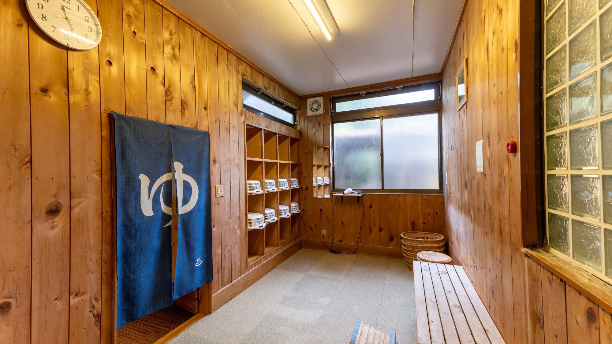 【1泊夕食付】早朝出発や朝はゆっくりした方におすすめ！！高評価な夕食と総檜造風呂の天然温泉に癒される