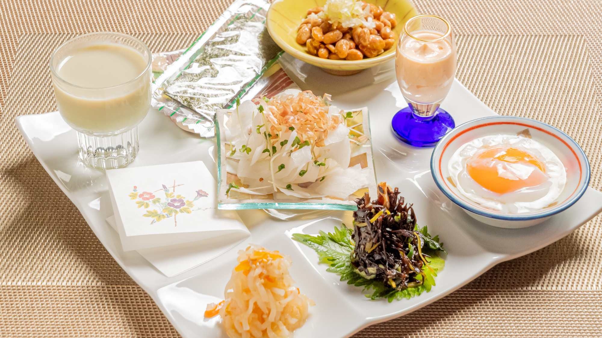 【スタンダード2食付】お食事高評価！黒毛和牛陶板焼など季節の郷土料理と総檜造風呂の天然温泉に癒される