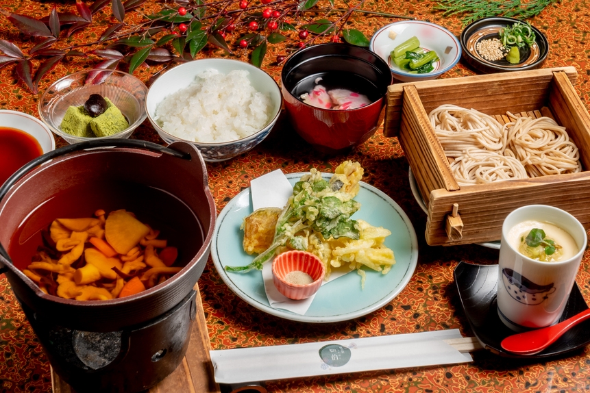 【美味少量／2食付】お食事少なめで湯治利用や少食の方に！天然温泉の総檜造風呂に癒される