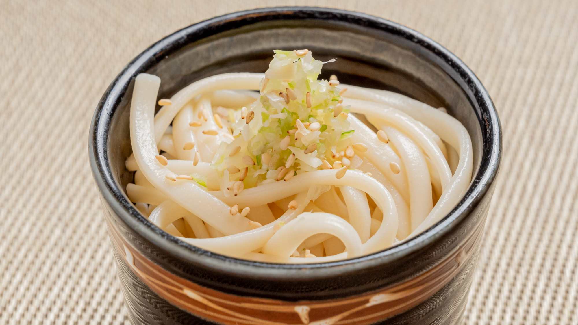 *【夕食一例（お凌ぎ）】空腹をしのいでくれる一口うどん。