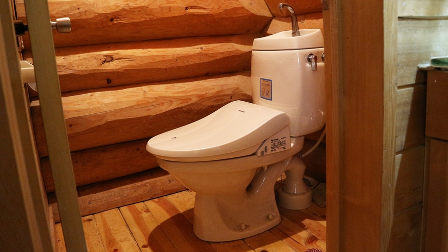 *トイレも木のぬくもりあふれる造りとなっています。