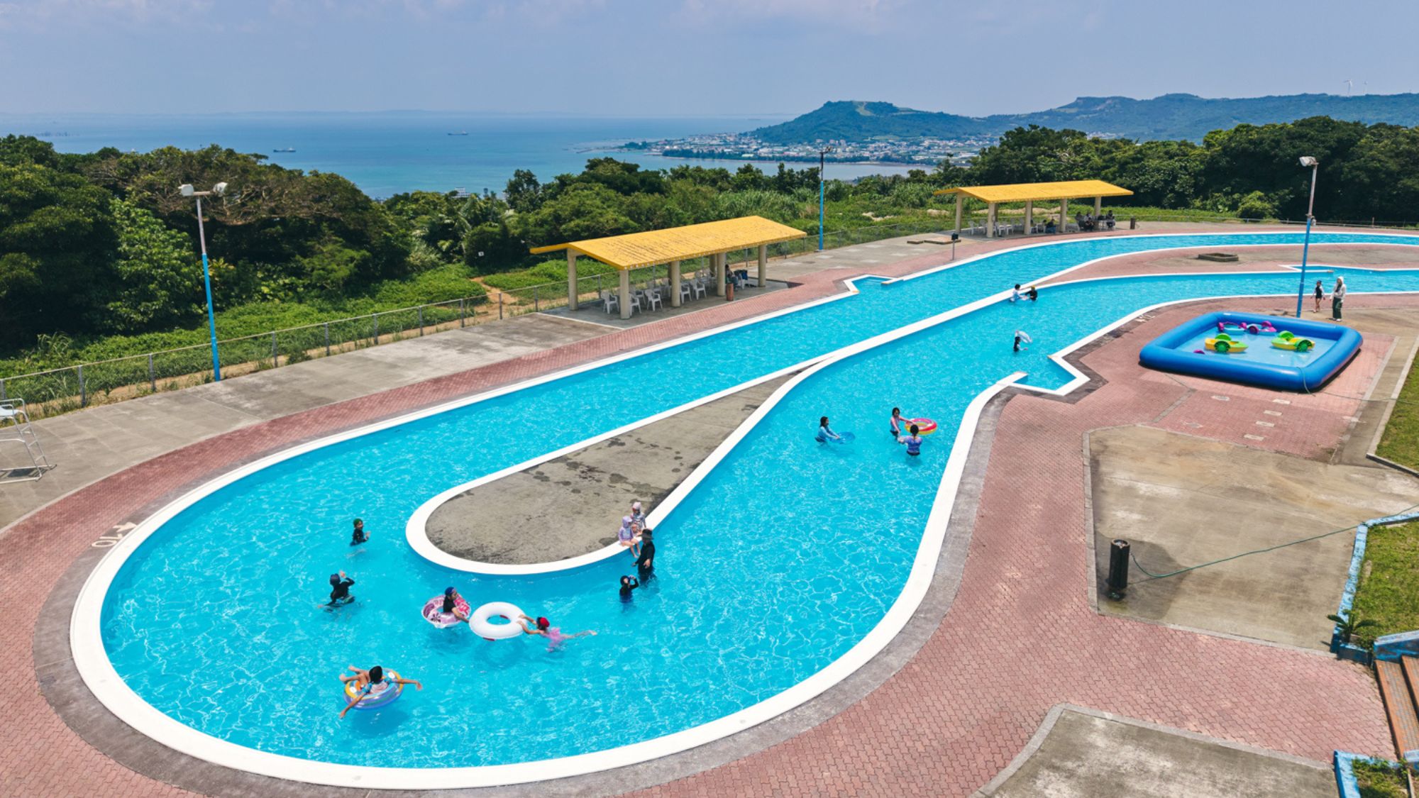 【夏季限定営業レジャープール】ご宿泊のお客様はチェックイン前の朝から遊び放題！