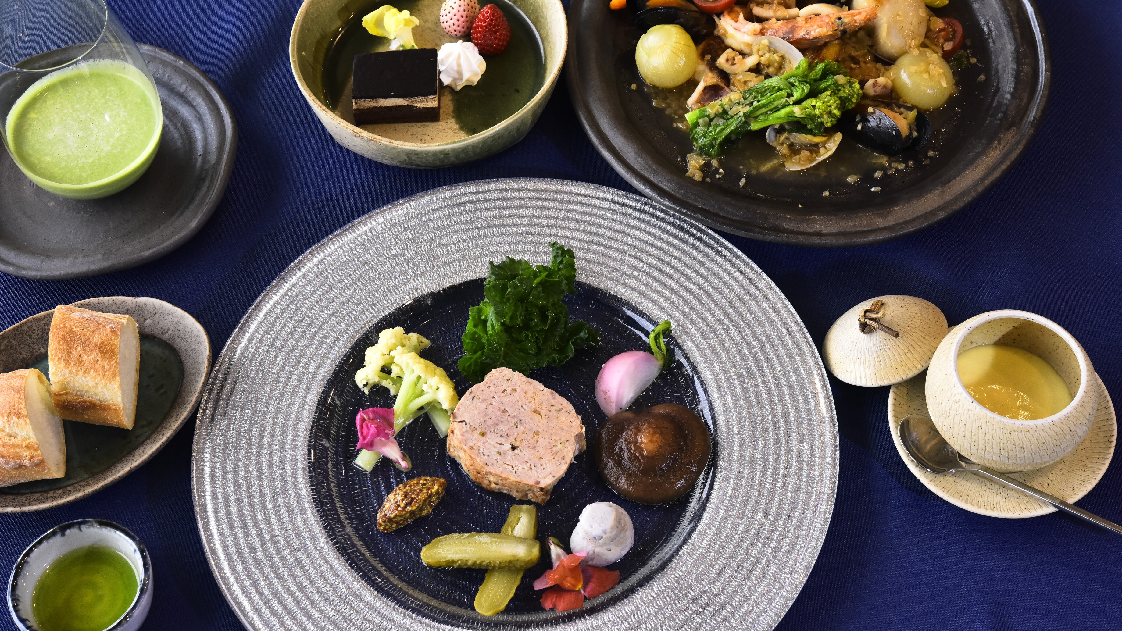 伊豆ジビエのフレンチハーフコース　(春のお料理一例)