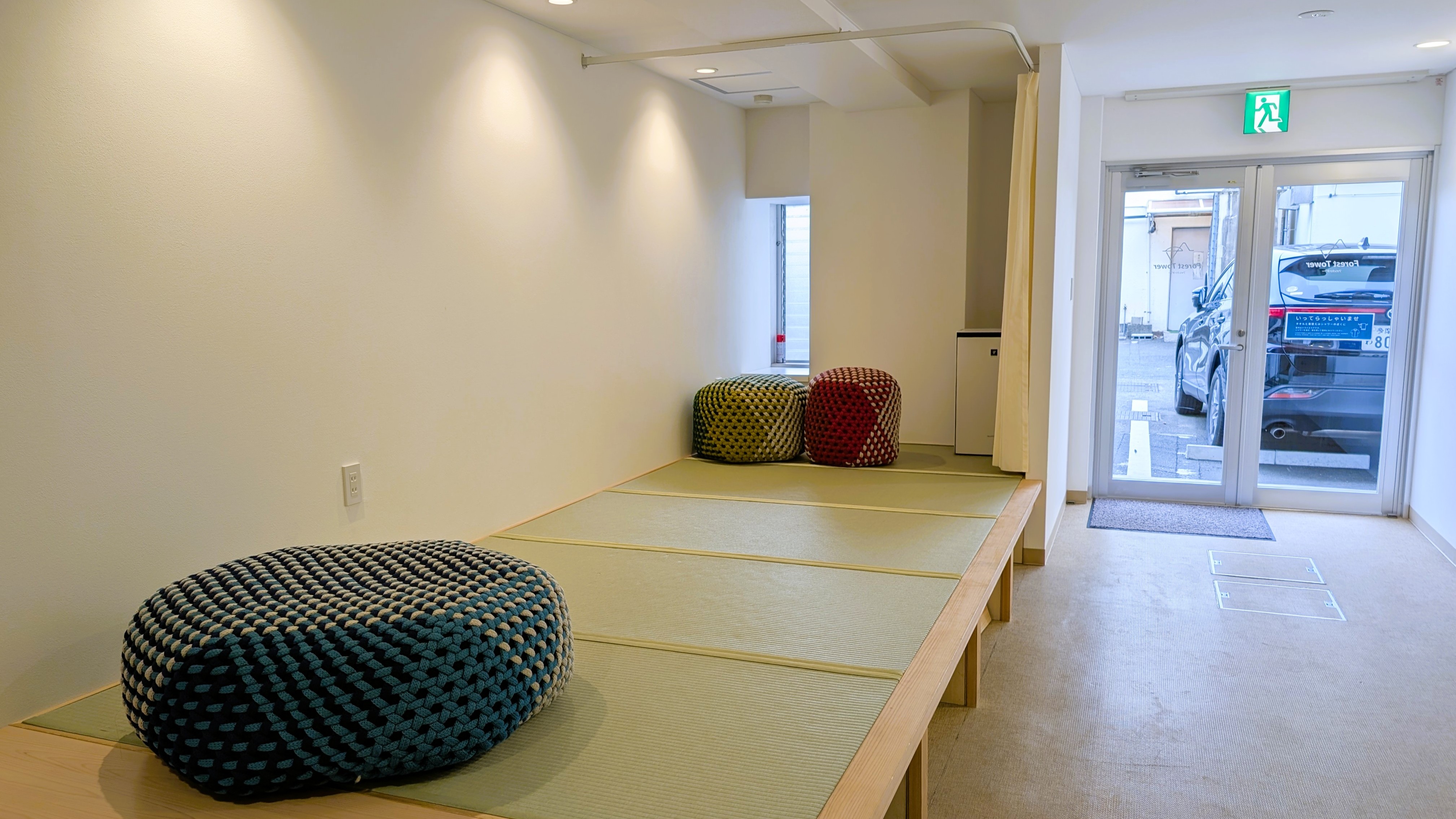 大浴場前の湯上りスペース