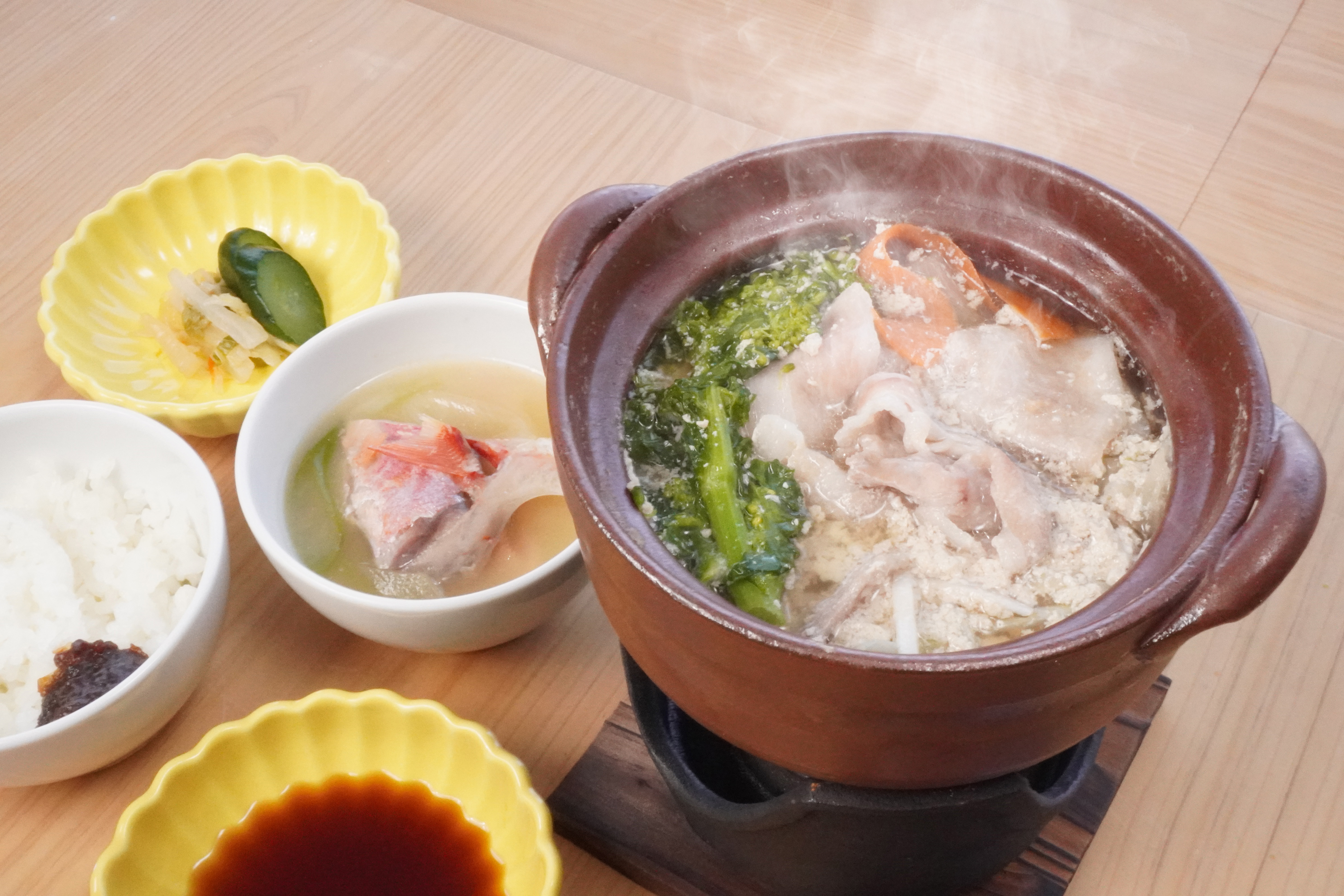 ヘルシー豆乳豚しゃぶ鍋と前菜