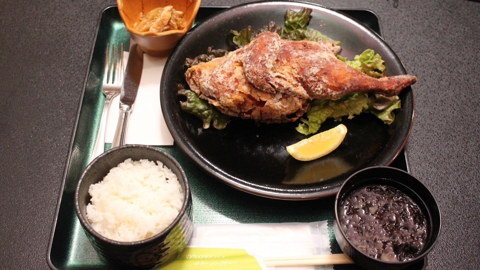 【曜日限定】三味亭・国産丸鶏の半身揚げ定食！味も大きさも規格外！2食付プラン