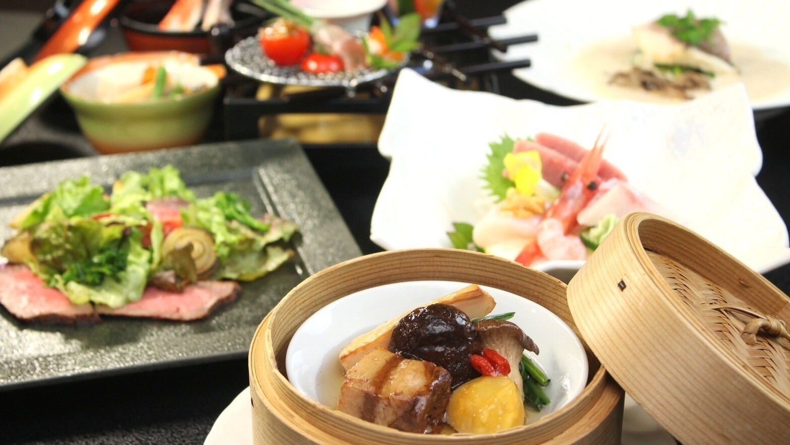 【卵のお土産付き】源泉かけ流し温泉＆すき焼き堪能で素敵な夜を！季節の和洋中折衷会席◯1泊2食付