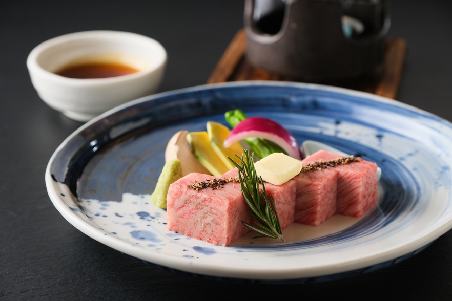 【女性・シニアの方に人気Nｏ.1：部屋食】＜量より質を重視した特別献立＞料理長がこだわる少量美食会席