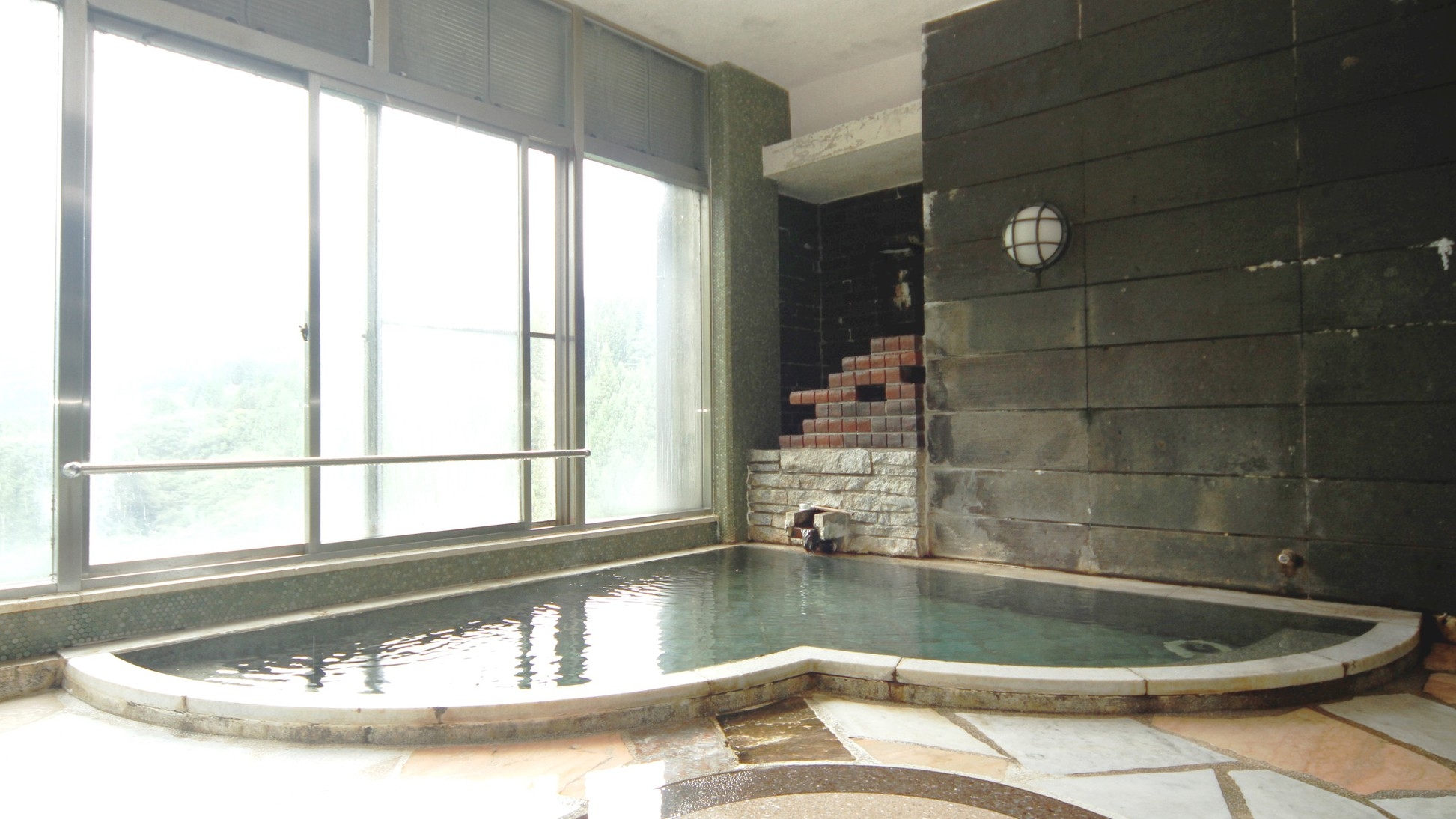 【自由気ままなひと時を…】 一人旅♪源泉かけ流し温泉をのんびり満喫。“個室食”で気兼ねなく