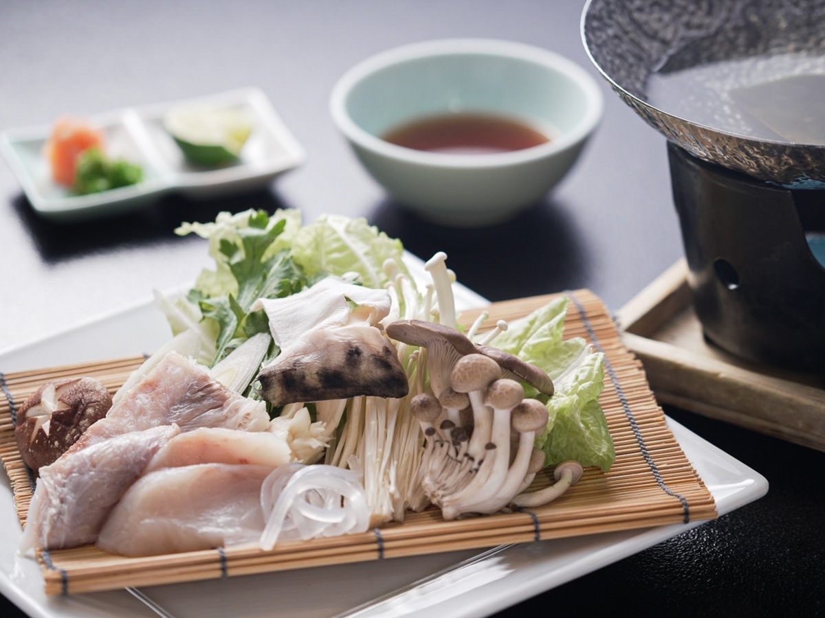 【常磐もの味めぐり 〜美味フグ鍋〜】冬の贅。常磐もの天然トラフグ「福とら」の繊細な旨みで贅なる冬を。