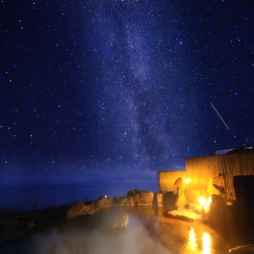 【ファミリー人気】【１棟貸ヴィラBASE☆お食事はホテルで快適に】カツオの藁焼きと季節の土佐会席夕食