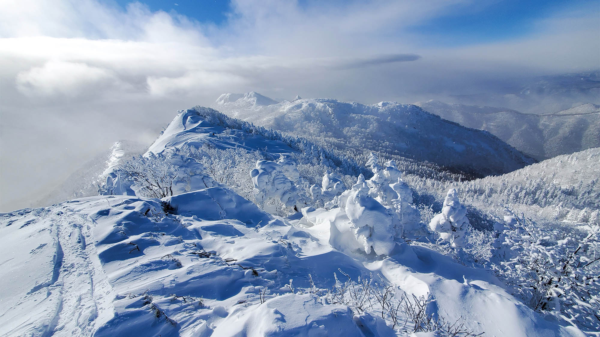 ・大きな山々に囲まれて癒しのひと時をお過ごしいただけます