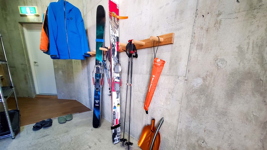 ・スキー乾燥室でスキー用具を乾かすことができます