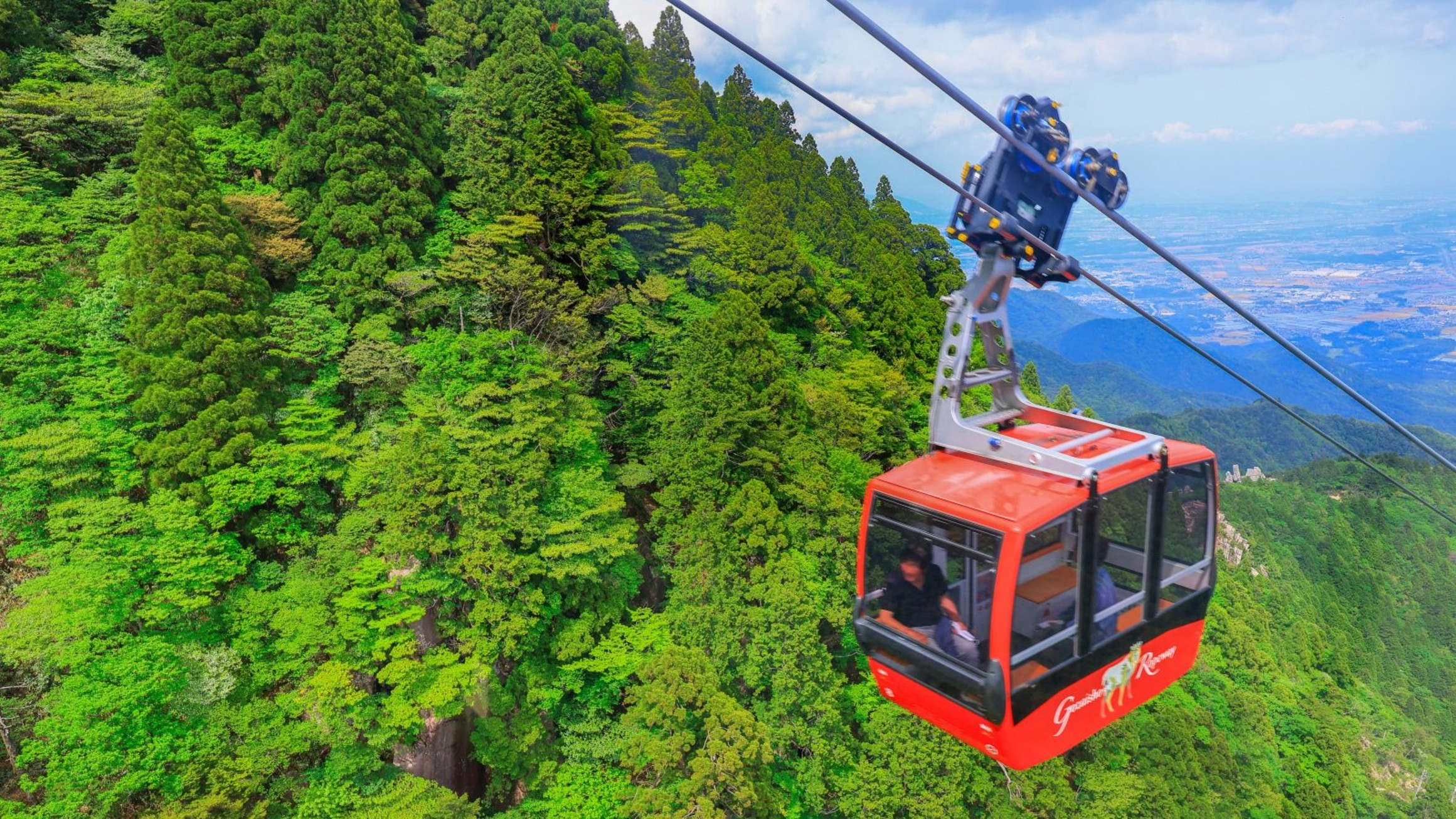 標高800mの空中散歩を楽しめる御在所岳のロープウエイ