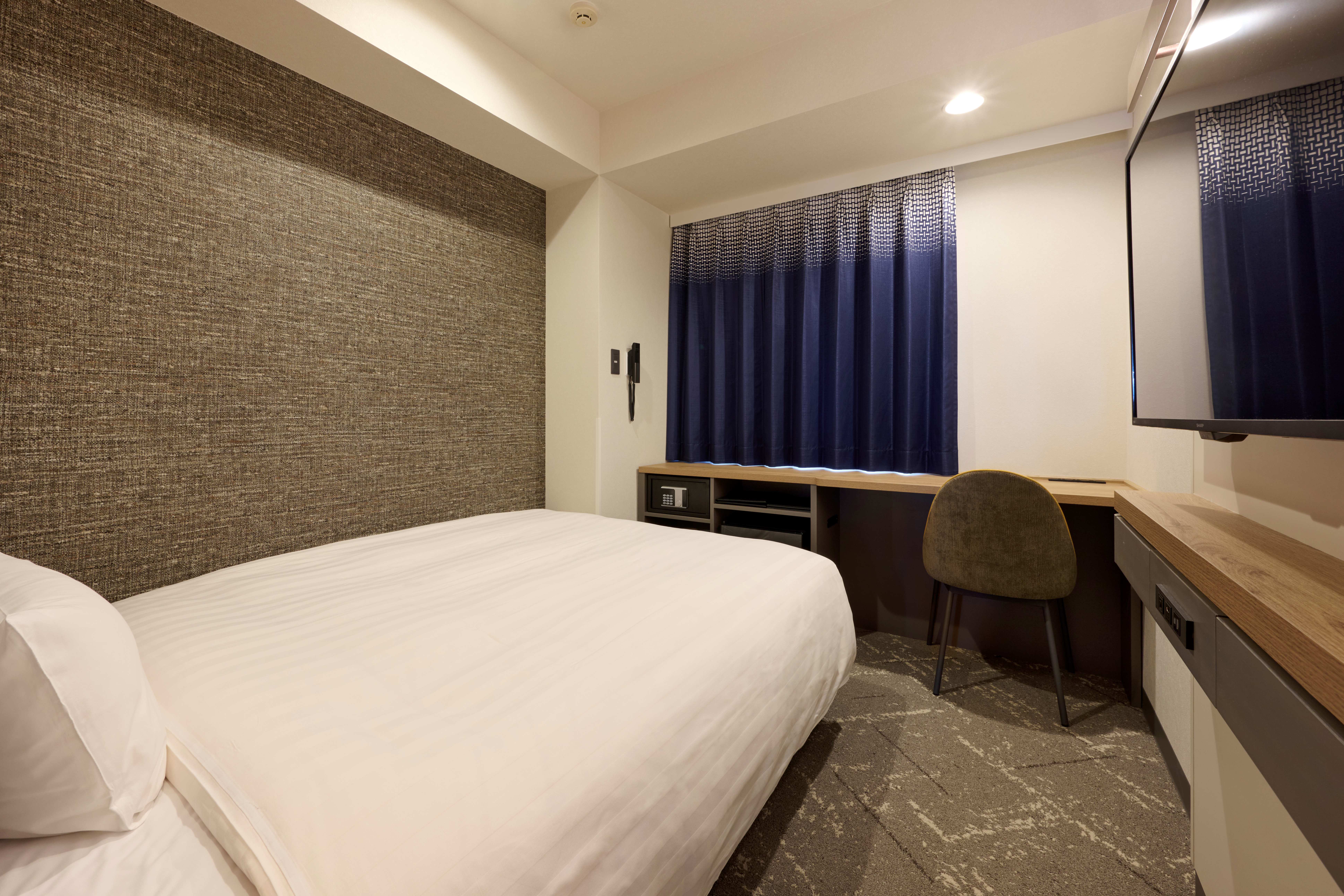 プレミアムシングル(13㎡ / 140cmサイズベッド)