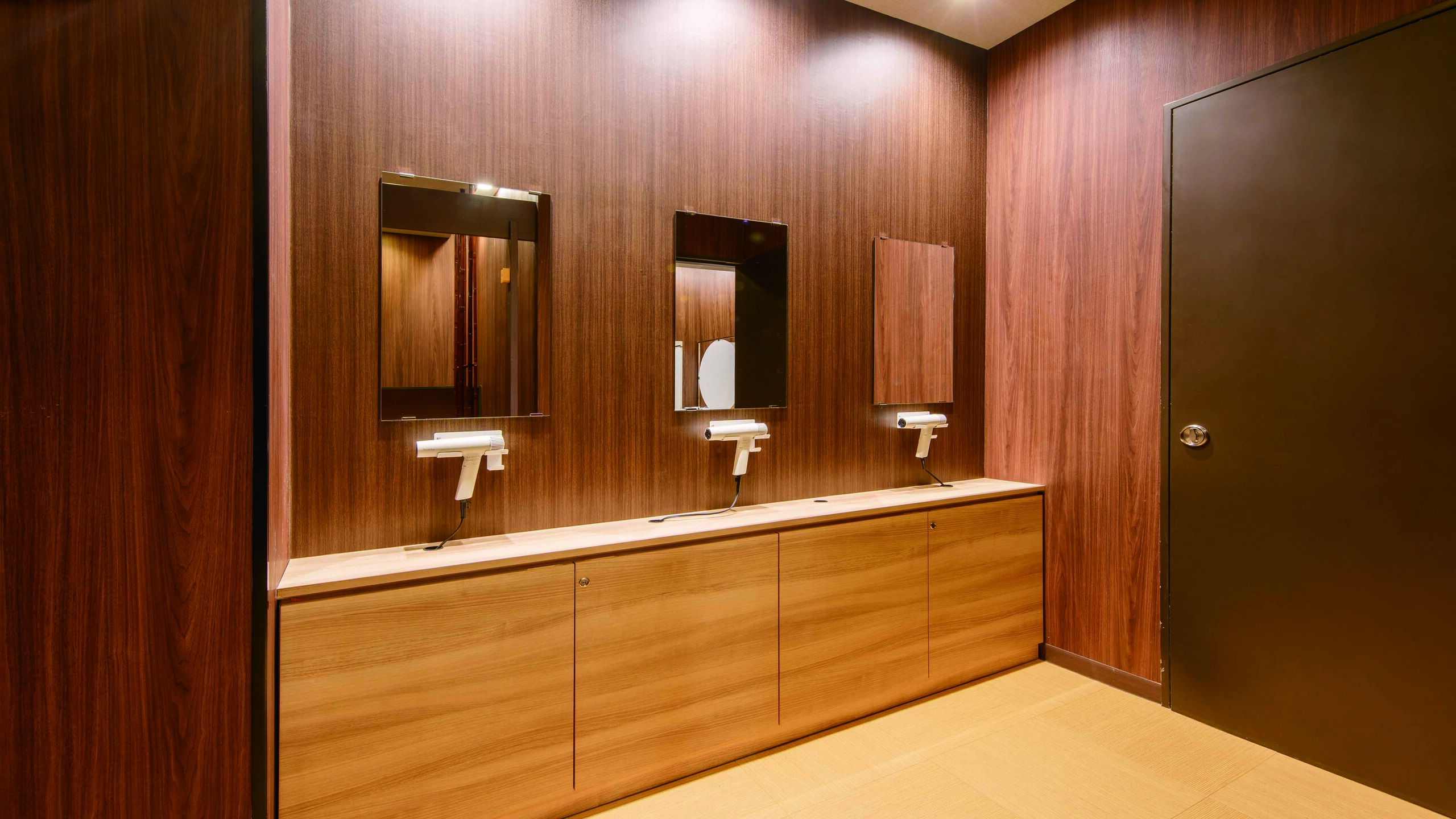 ドライヤーブース　※女性大浴殿のみ