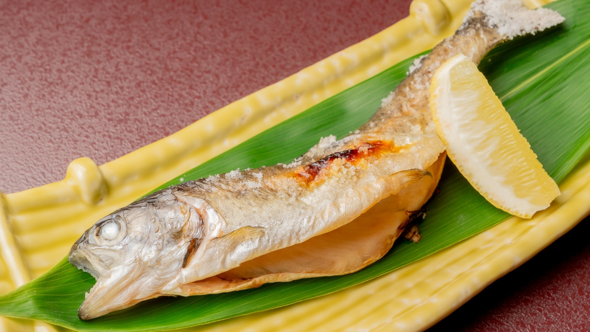 *夕食一例（川魚）／清流で育ったイワナなど、川魚を塩焼きで。頭から尻尾までお召し上がりいただけます。