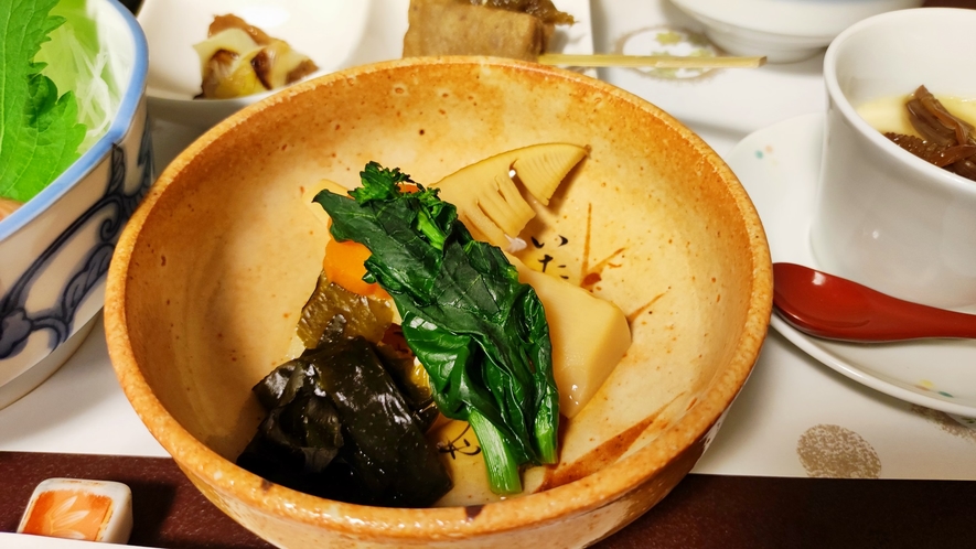*お夕食／焚物一例　旬の信州野菜を用いた煮物は自慢の逸品