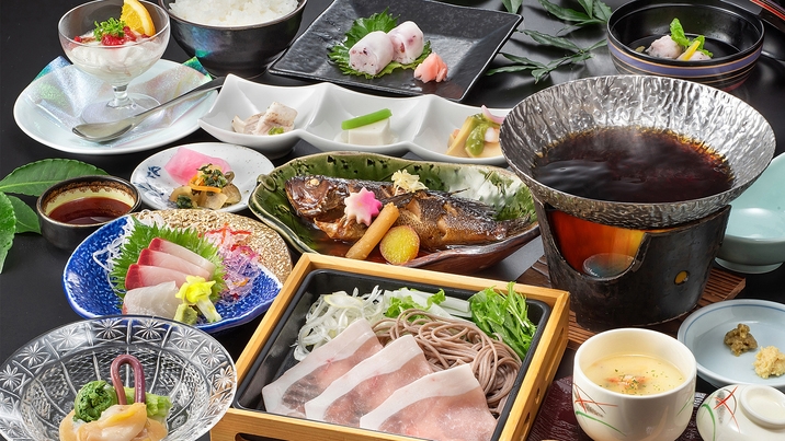 【基本会席】＜夕食お部屋食＞四季の味覚と源泉かけ流しの湯でどこか懐かしい旅情緒を愉しむ■1泊2食■