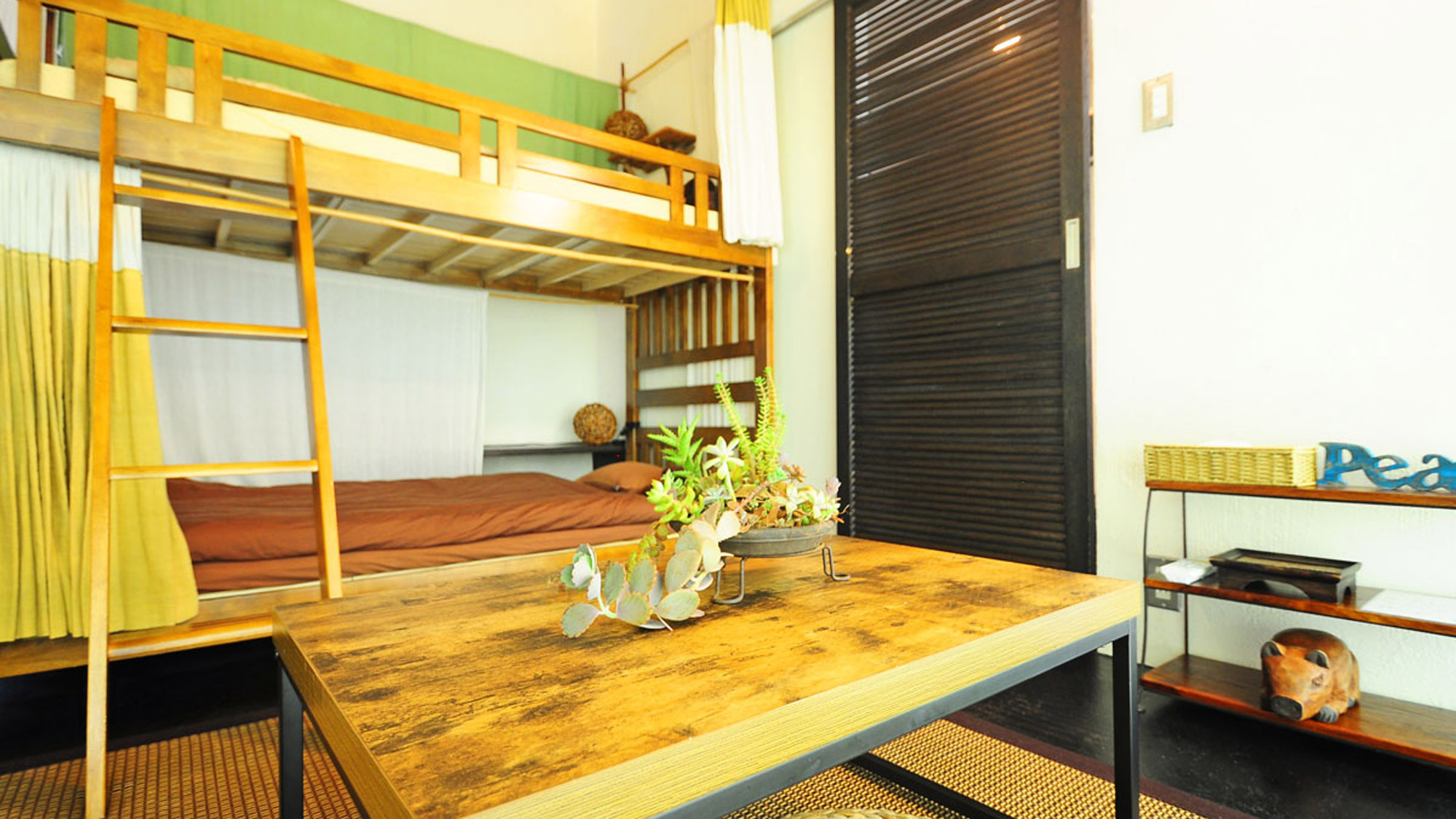 【4人部屋(2段ベッド×2)】みんなで泊まりたくなる、暮らしたくなるような客室です！