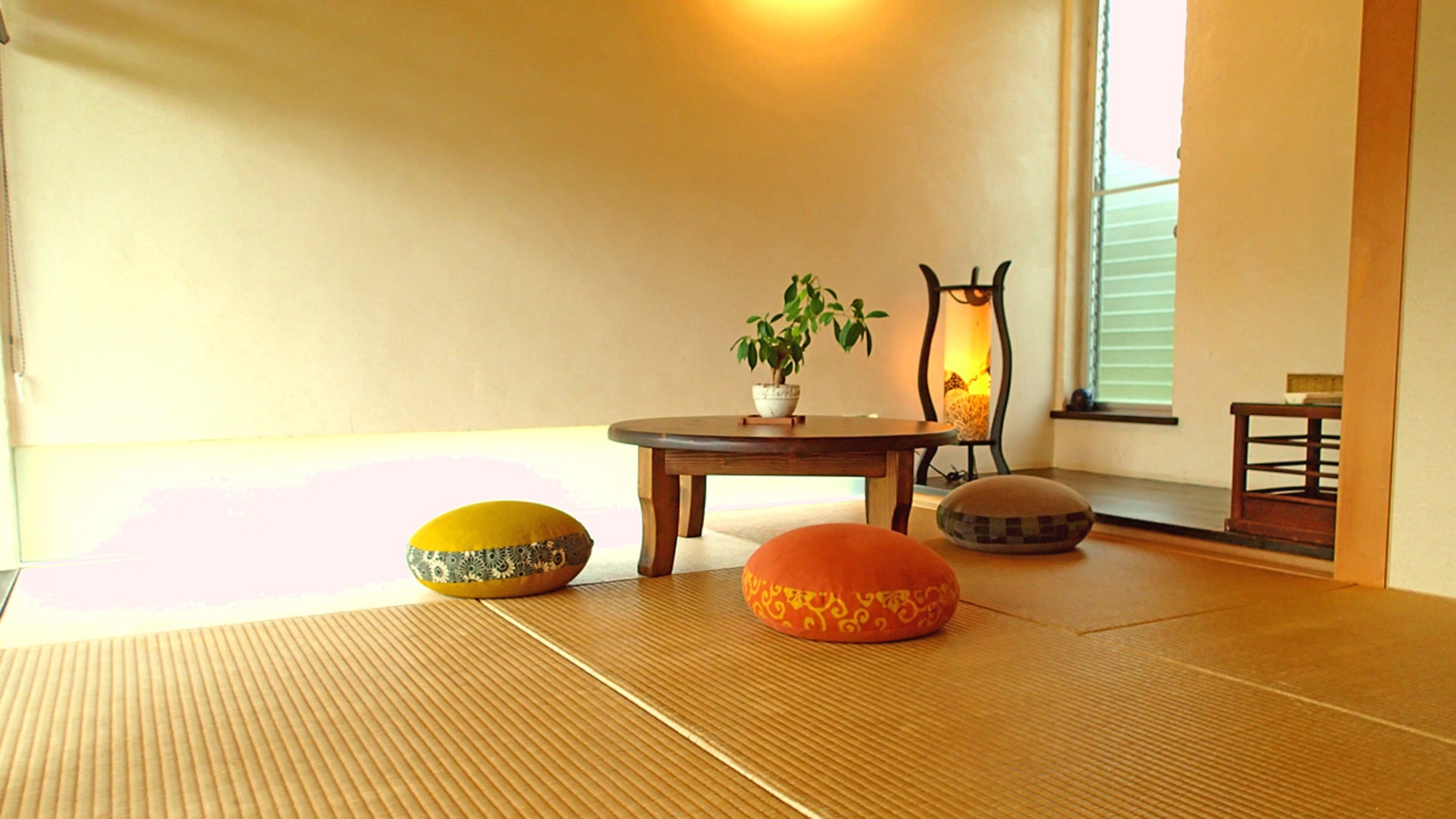 琉球畳の和室（6畳）シャワー＆トイレ付