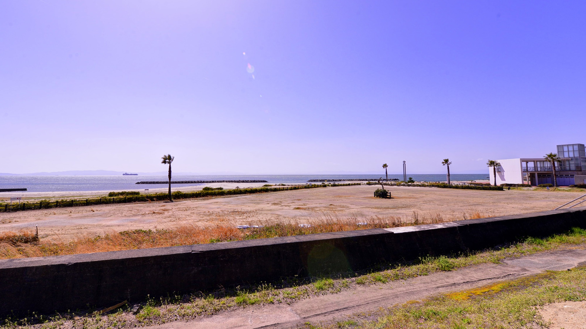*宿の前は海！！朝・夕方のお散歩や海水浴をお楽しみください。
